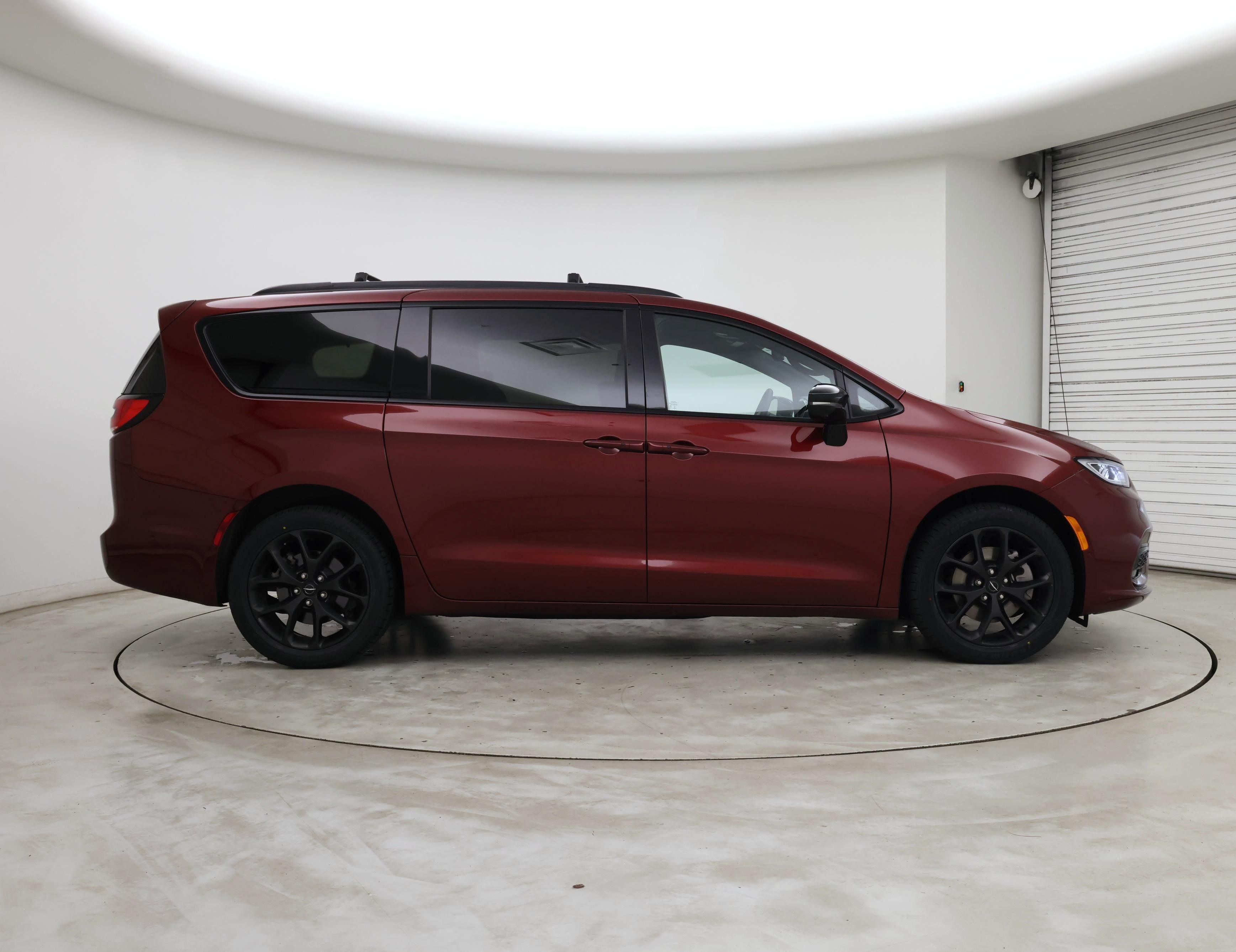 Thumbnail: 2023 Chrysler Pacifica - 7