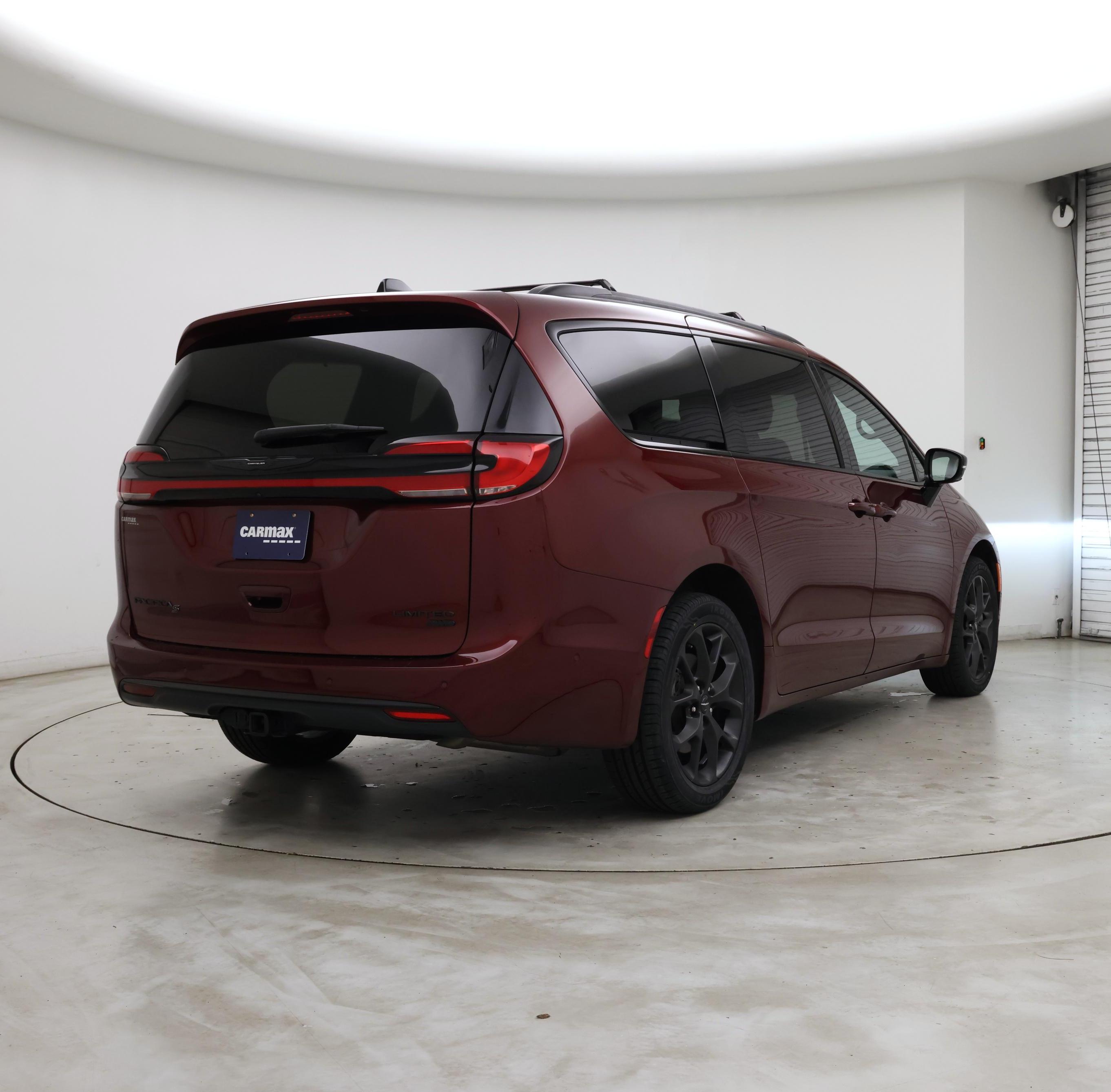 Thumbnail: 2023 Chrysler Pacifica - 8