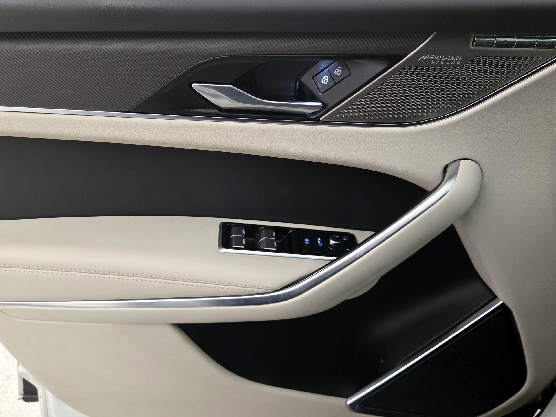 Thumbnail: 2022 Jaguar F-Pace - 12