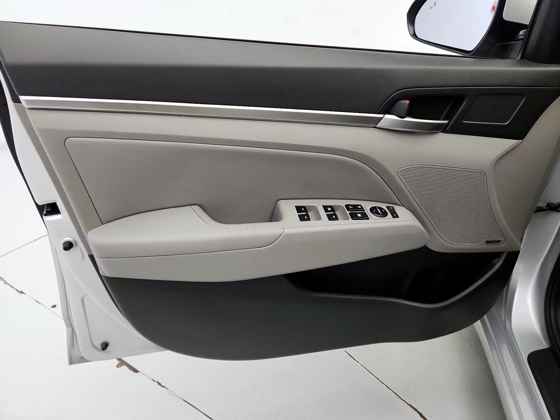 Thumbnail: 2019 Hyundai Elantra - 12