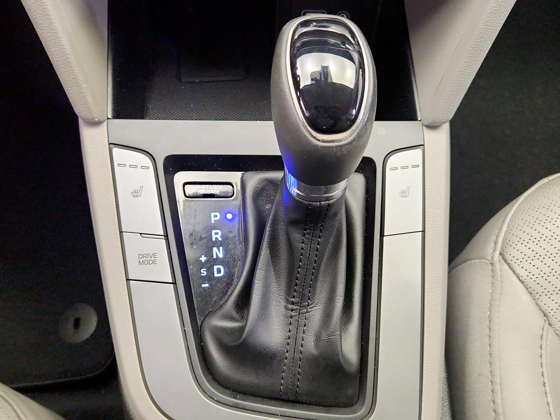 Thumbnail: 2019 Hyundai Elantra - 17