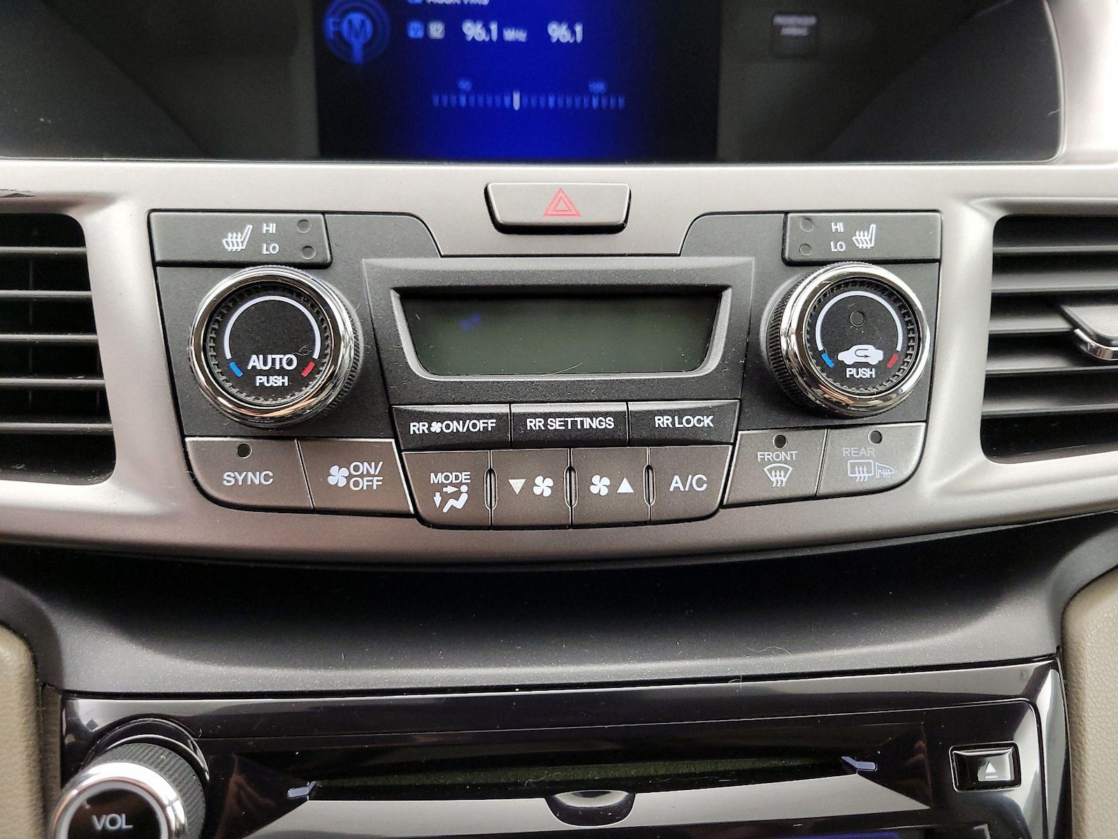 2015 Honda Odyssey EX-L - Photo 17