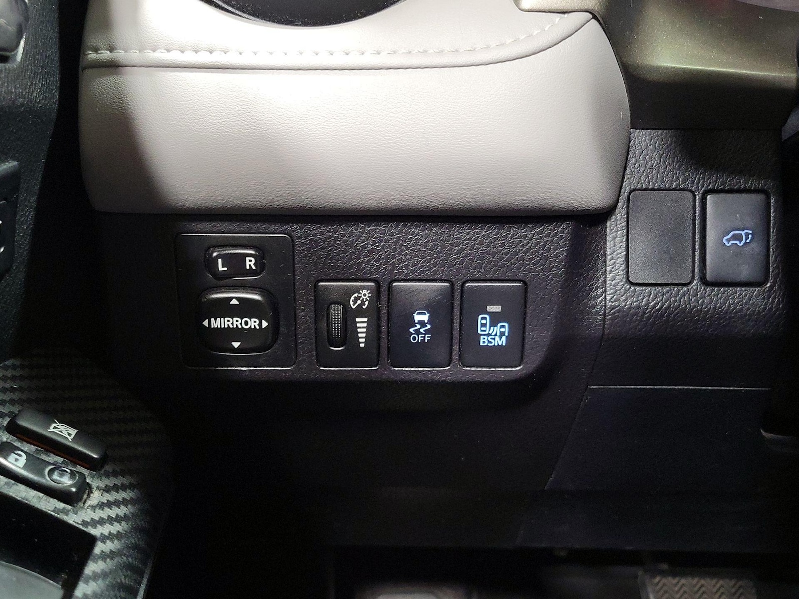 2015 Toyota RAV4 Limited - Photo 14