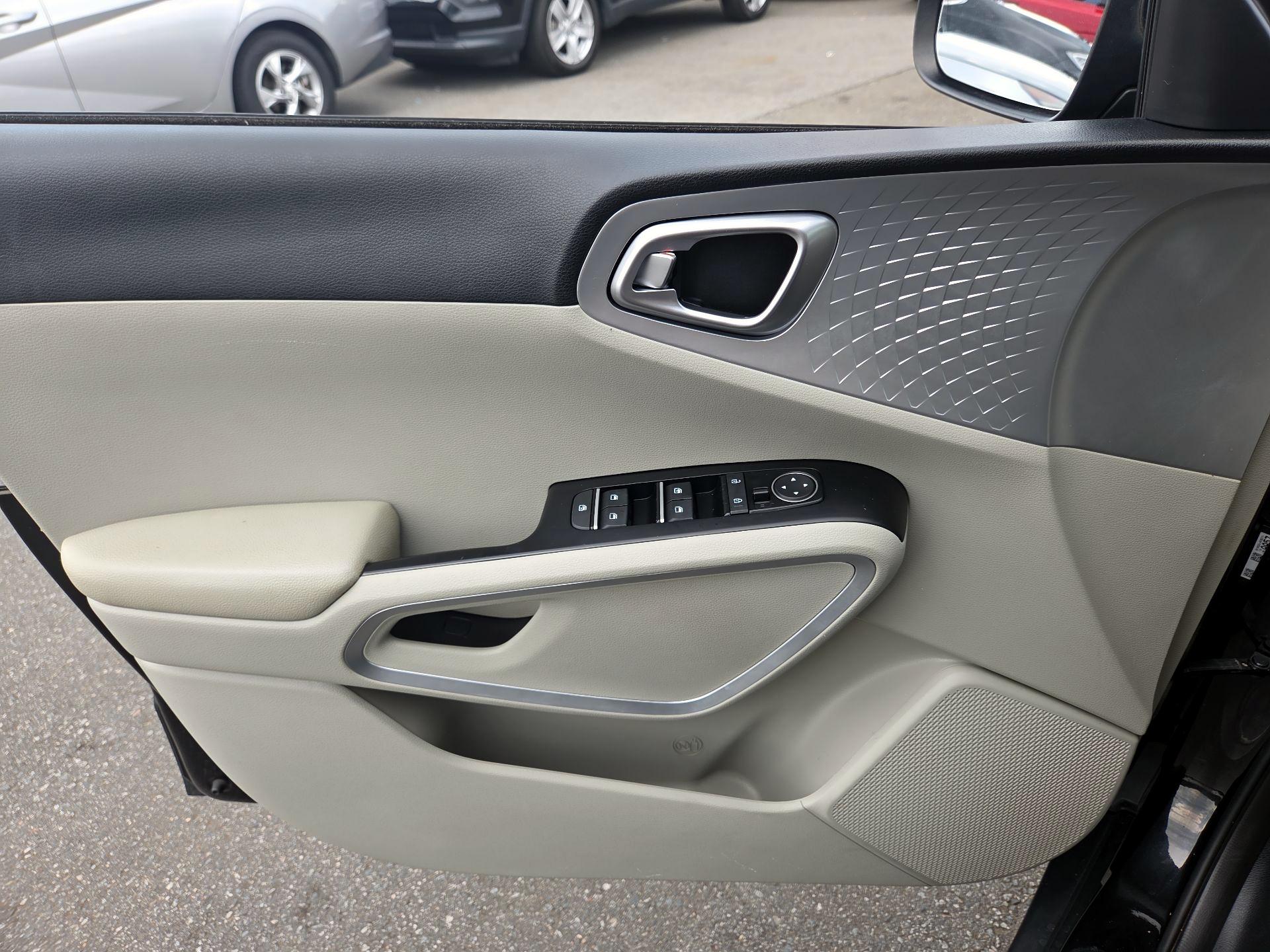 Thumbnail: 2020 Kia Soul - 12