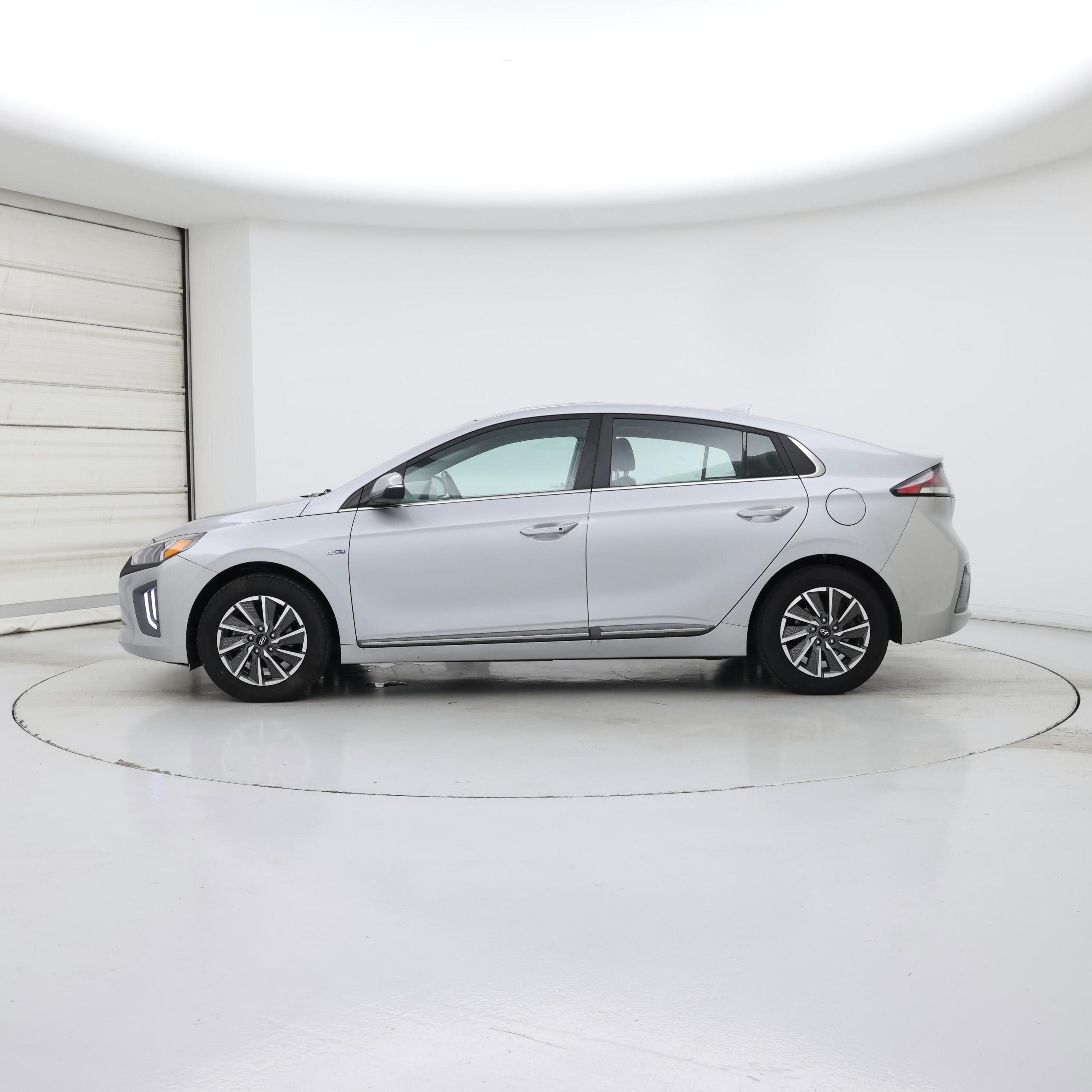 Thumbnail: 2020 Hyundai Ioniq - 3