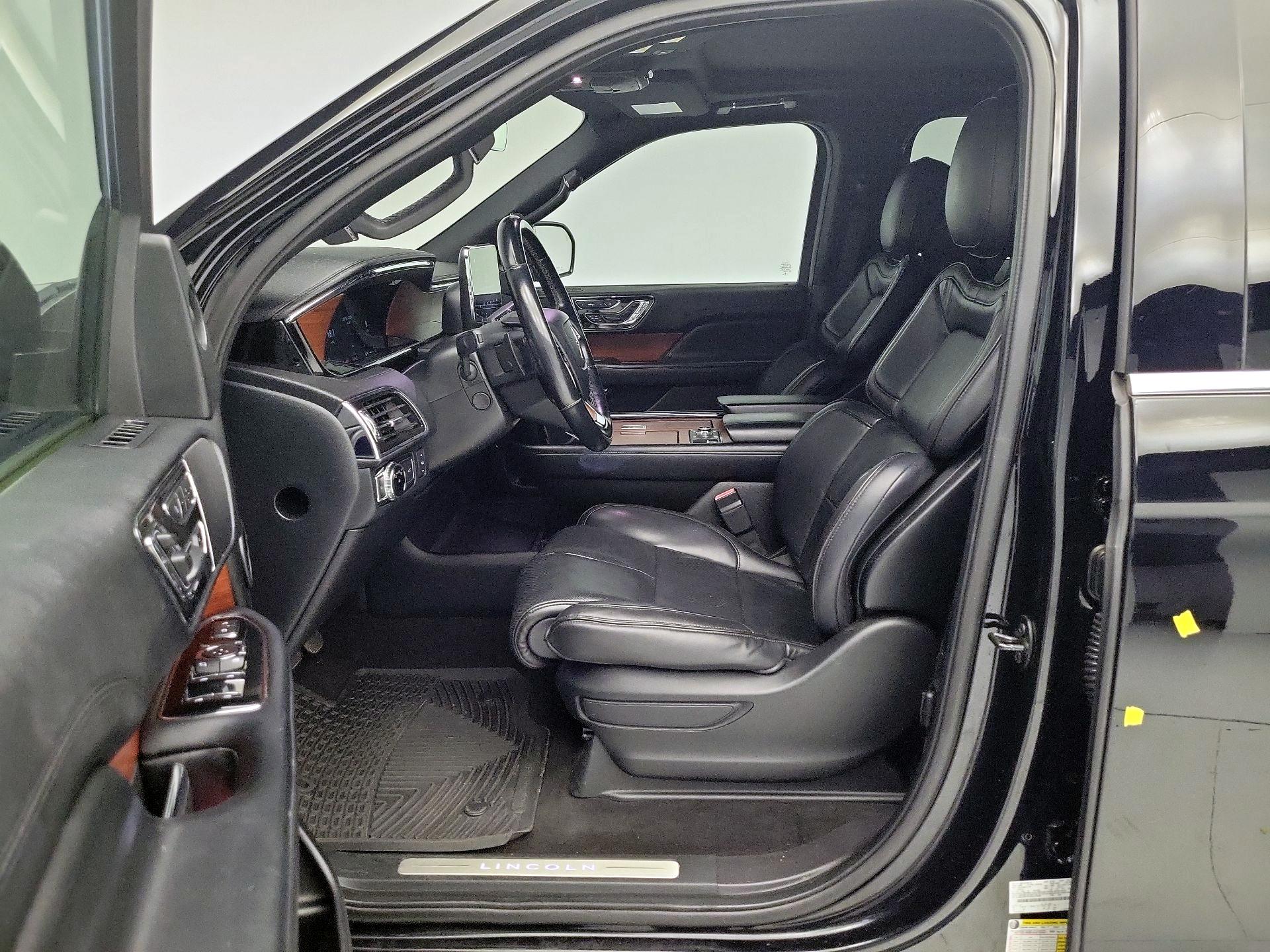 Thumbnail: 2018 Lincoln Navigator - 11