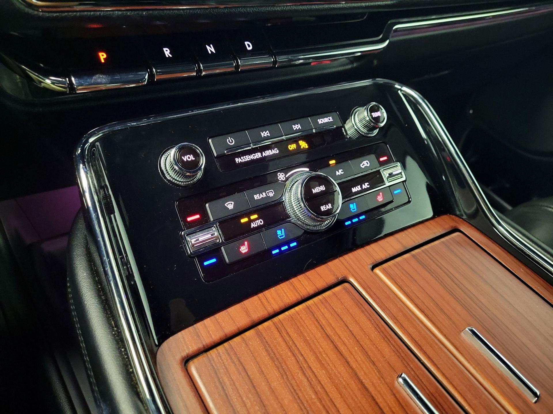 Thumbnail: 2018 Lincoln Navigator - 16