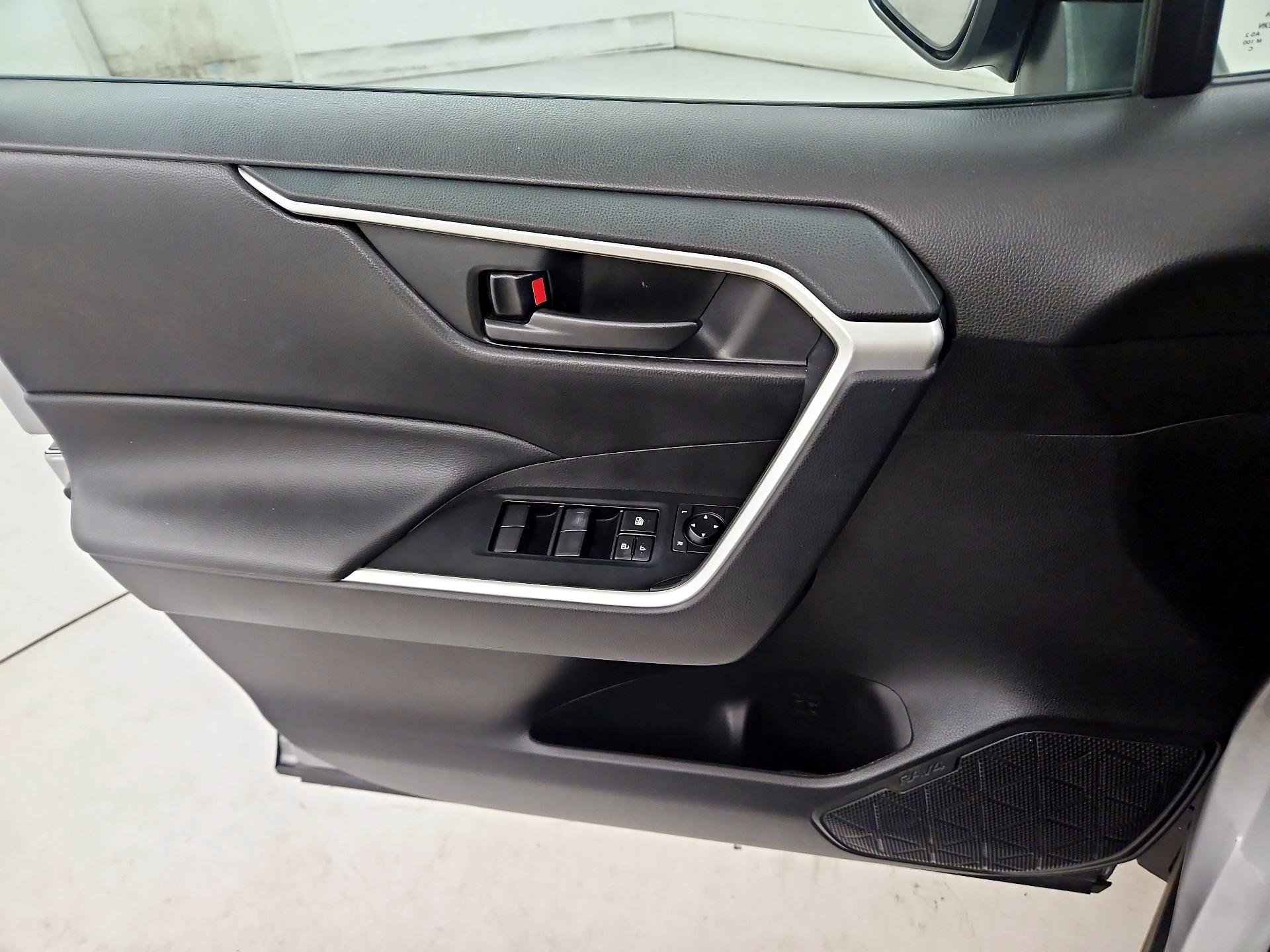 Thumbnail: 2021 Toyota RAV4 - 12