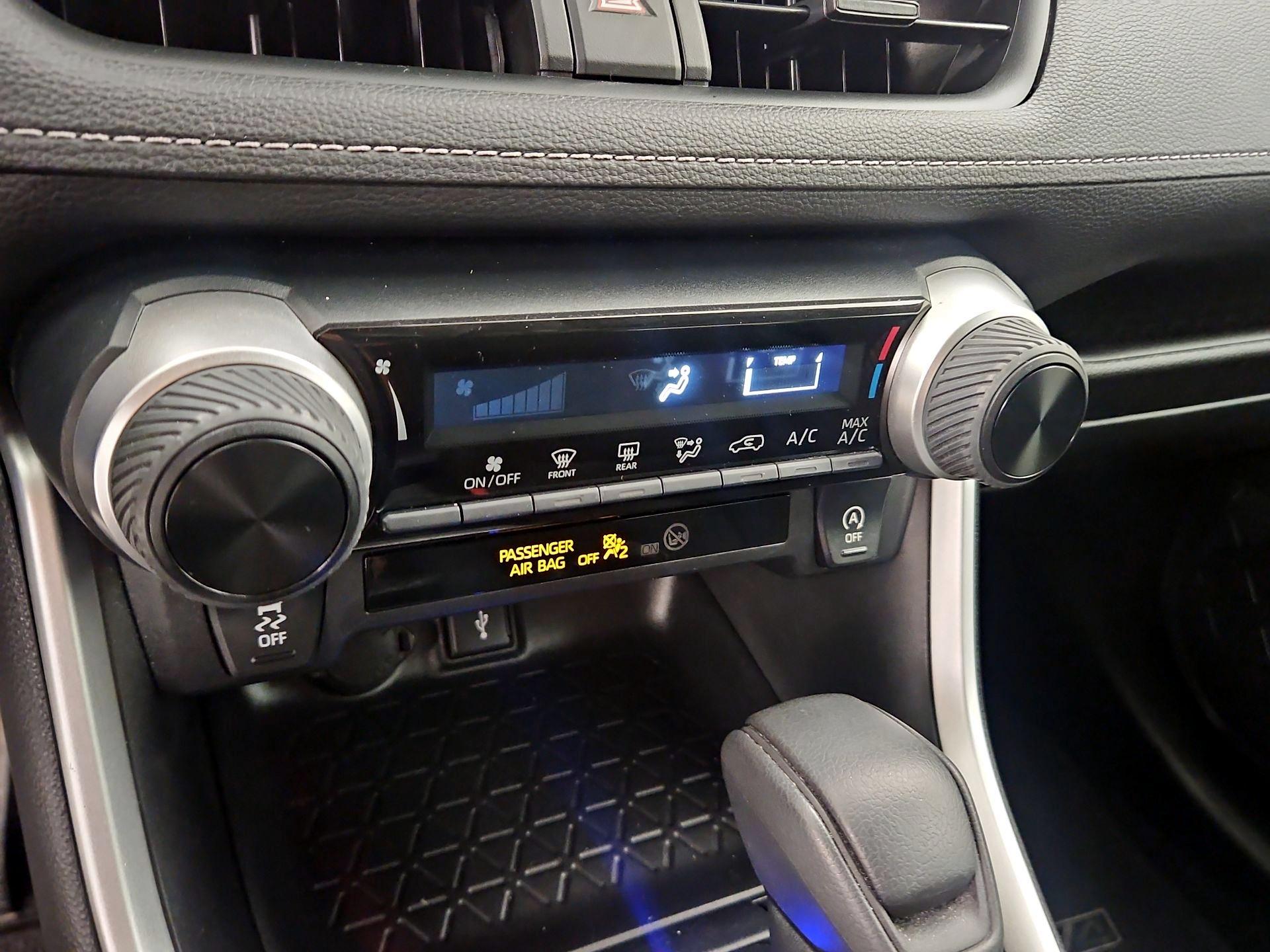 Thumbnail: 2021 Toyota RAV4 - 16