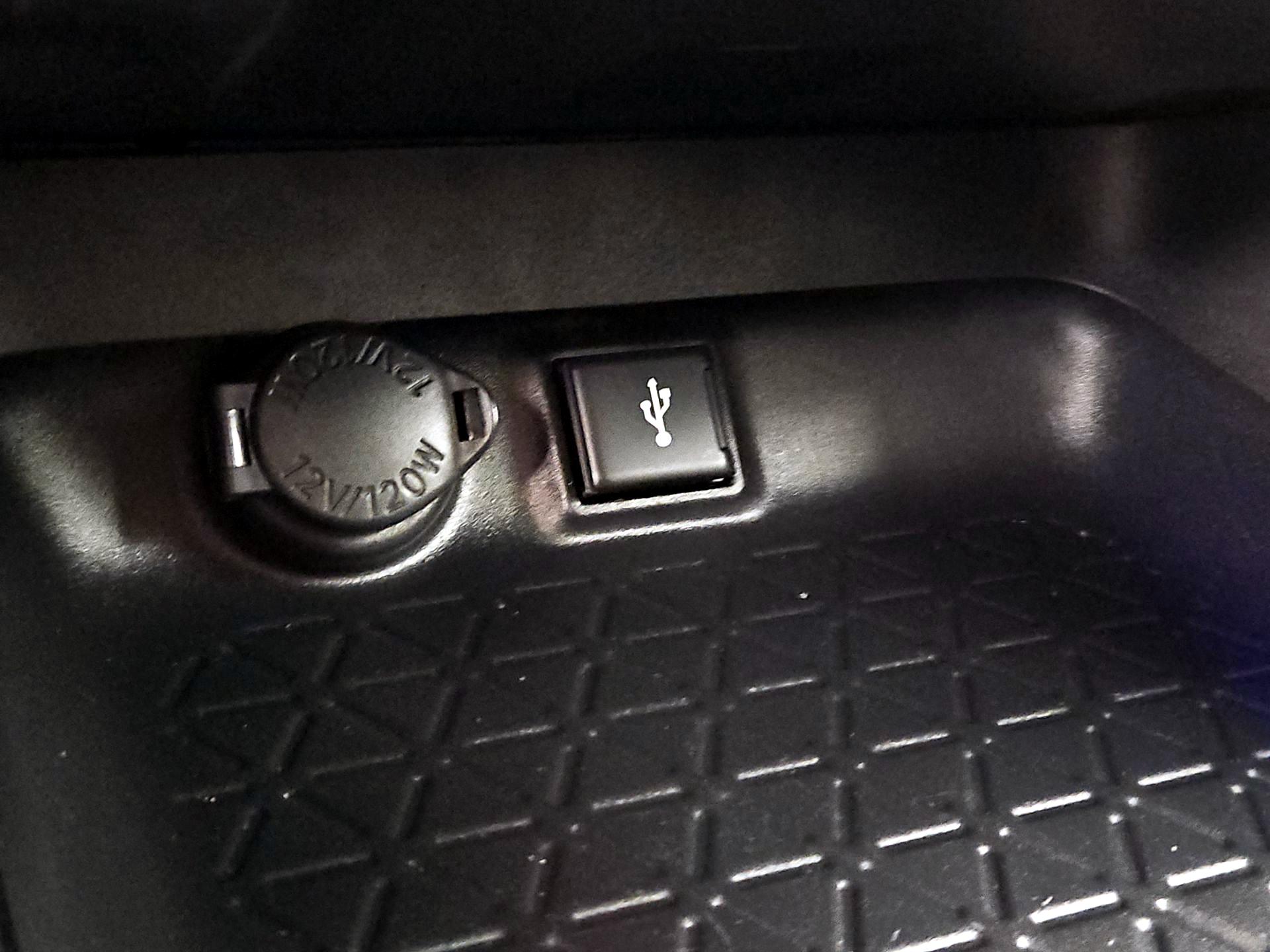 Thumbnail: 2021 Toyota RAV4 - 18