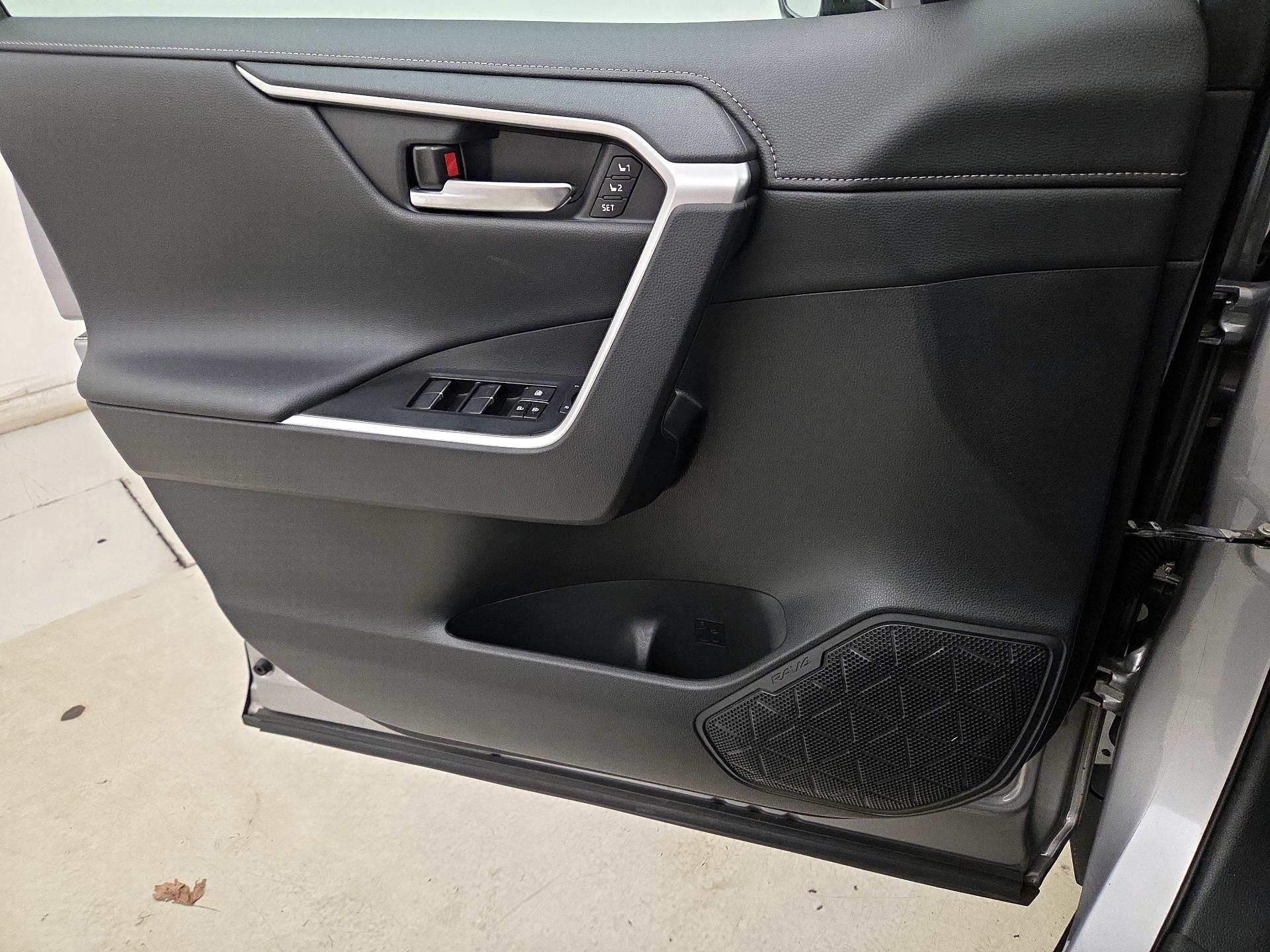 Thumbnail: 2021 Toyota RAV4 - 12