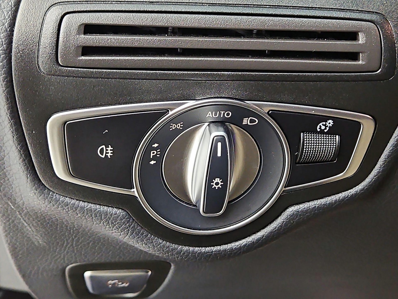 2022 Mercedes-Benz GLC GLC300 - Photo 14