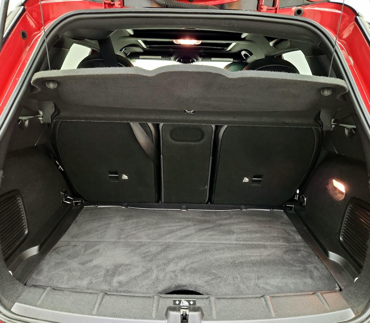 Trunk/Cargo (Seats Up)