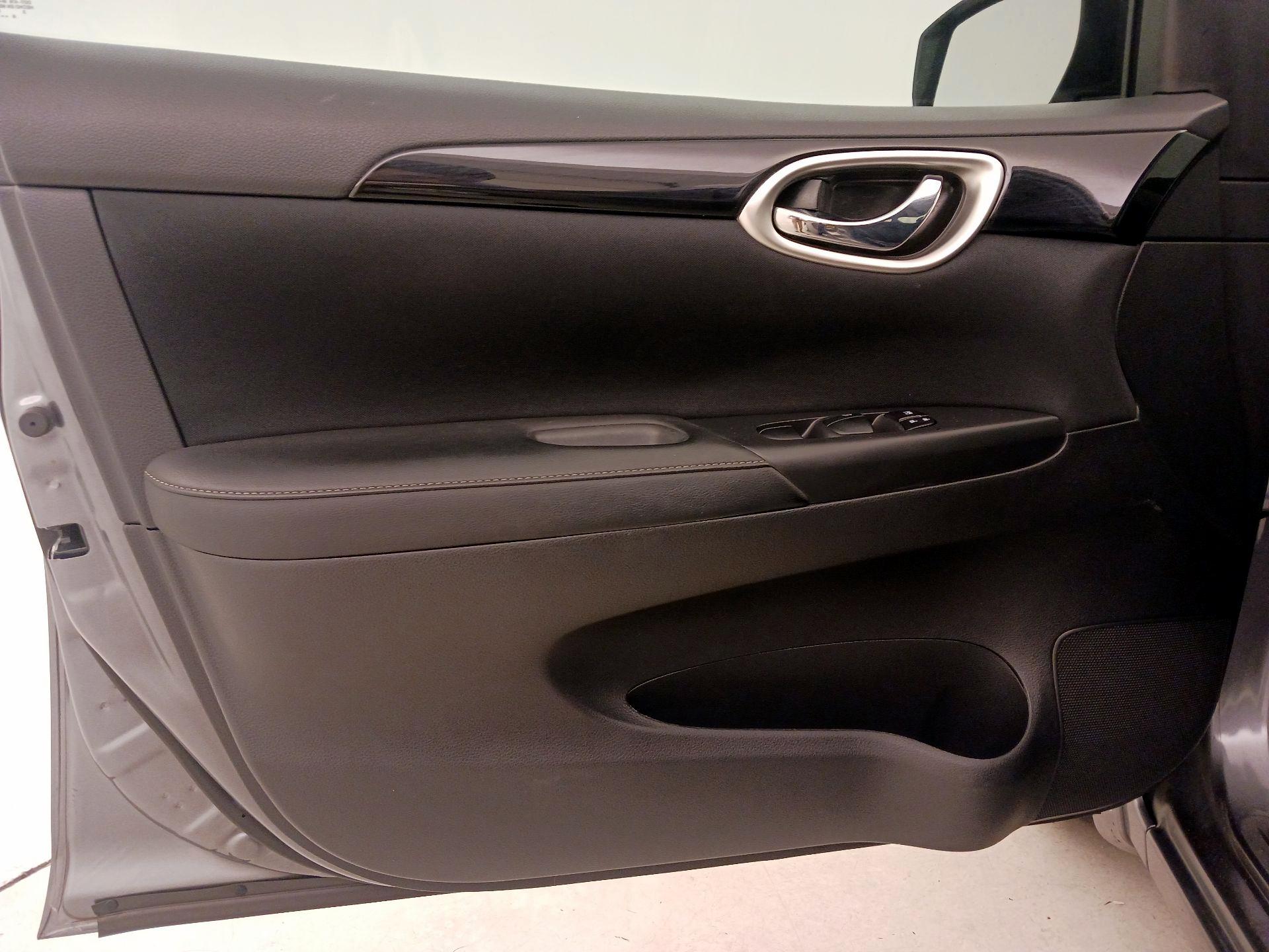 Thumbnail: 2017 Nissan Sentra - 12