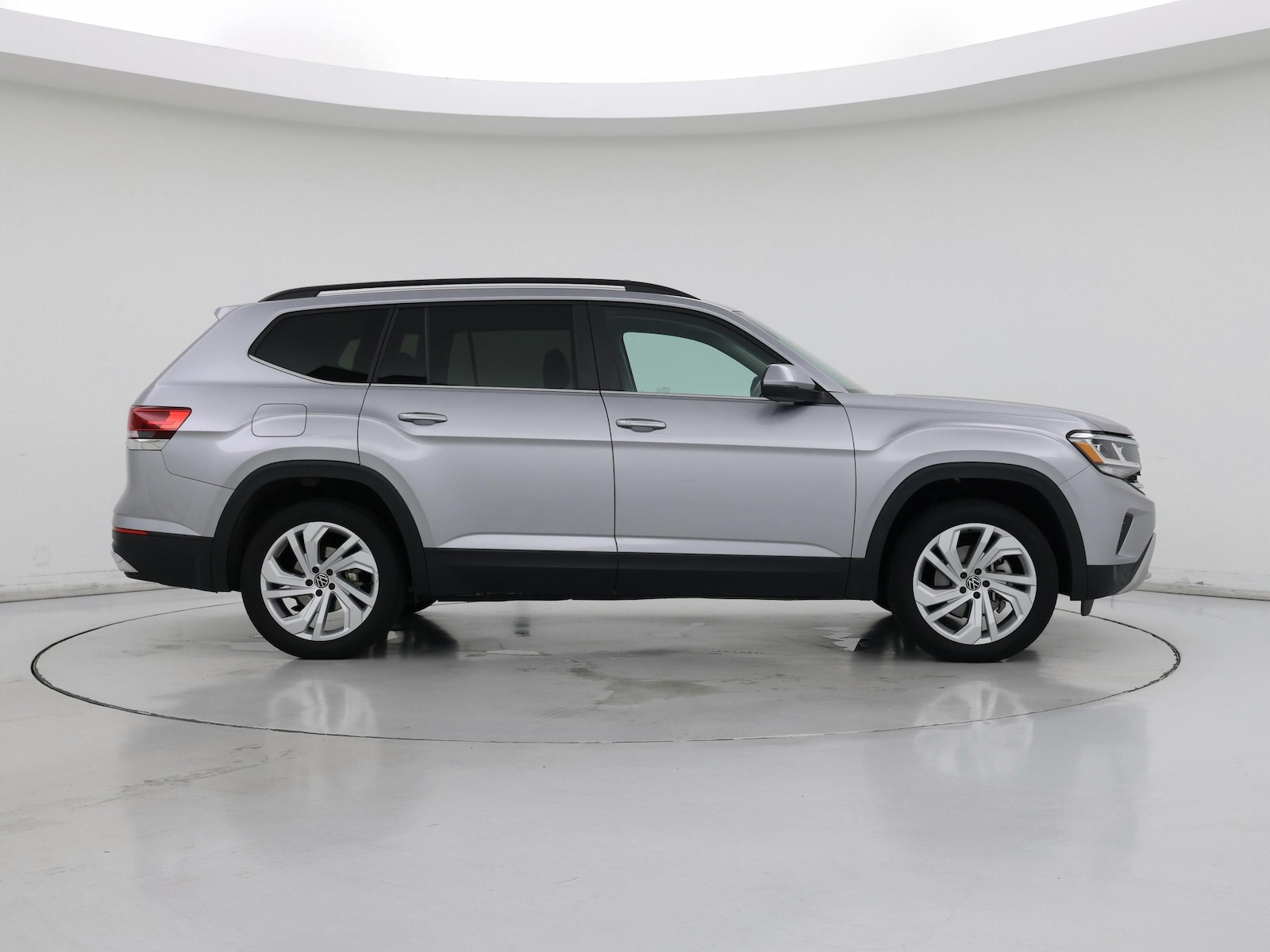 2023 Volkswagen Atlas SE w/Tech - Photo 8