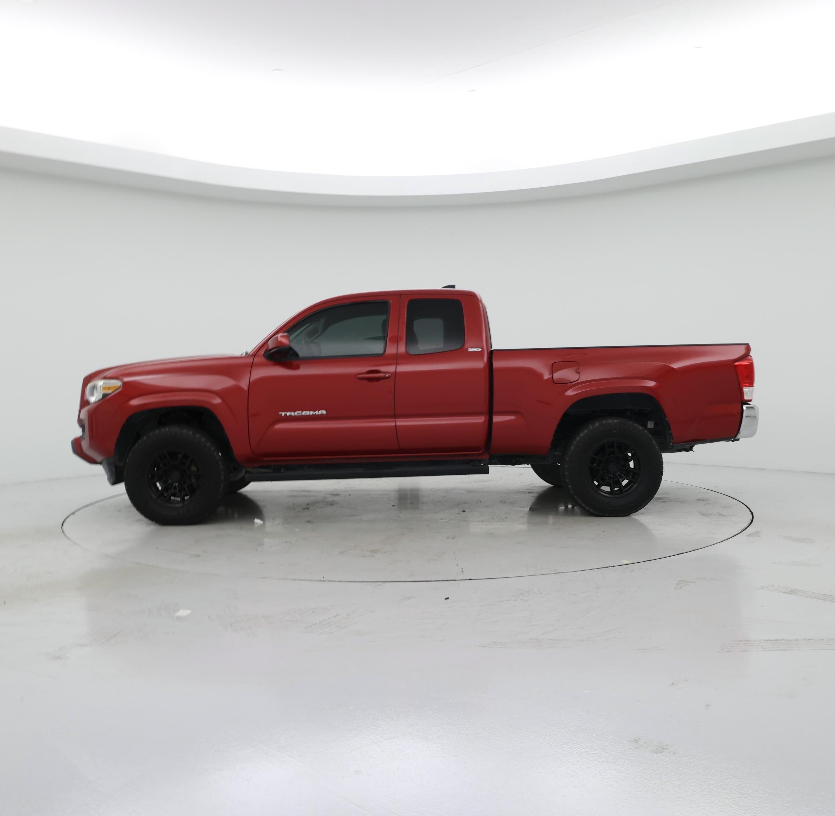 Thumbnail: 2017 Toyota Tacoma - 3