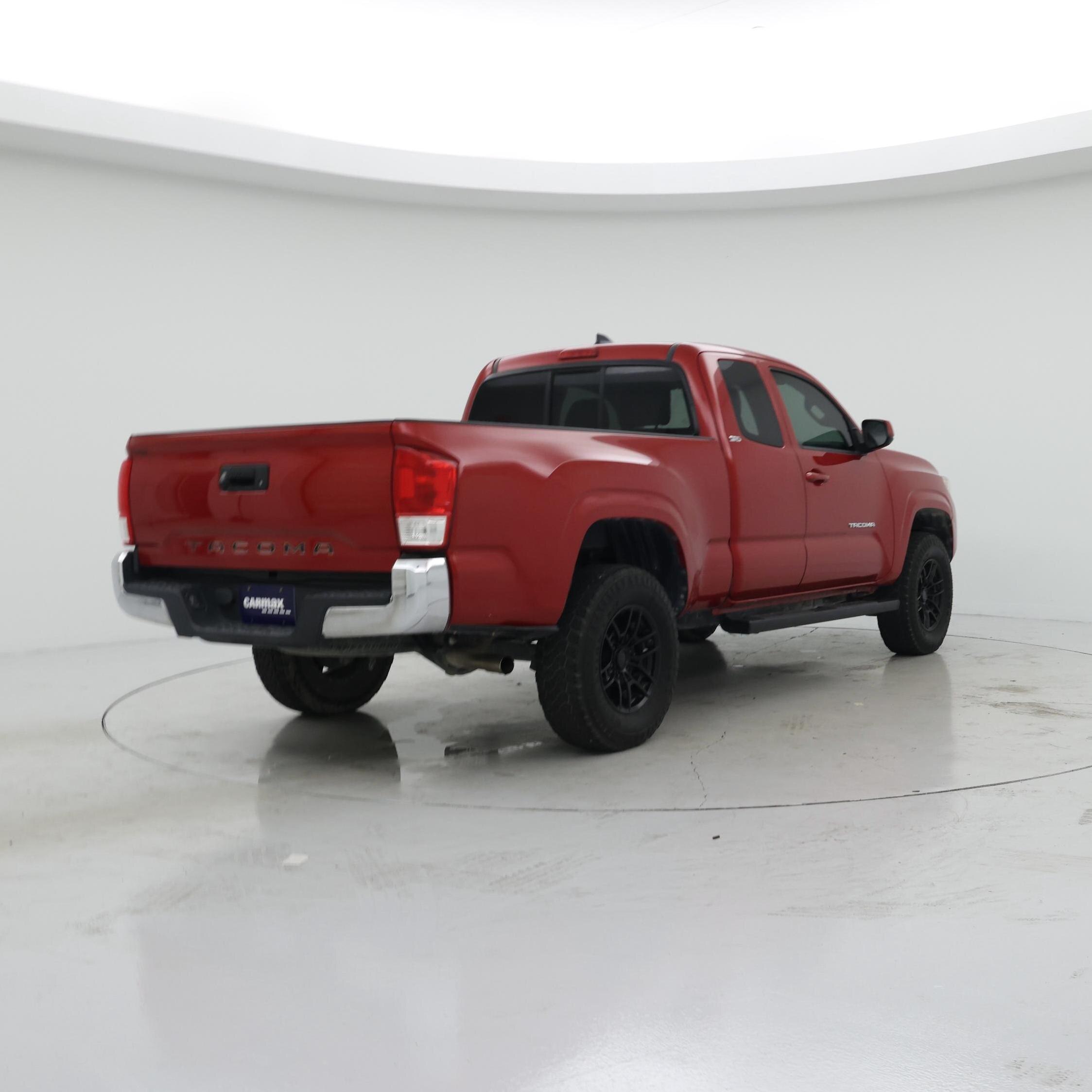 Thumbnail: 2017 Toyota Tacoma - 8
