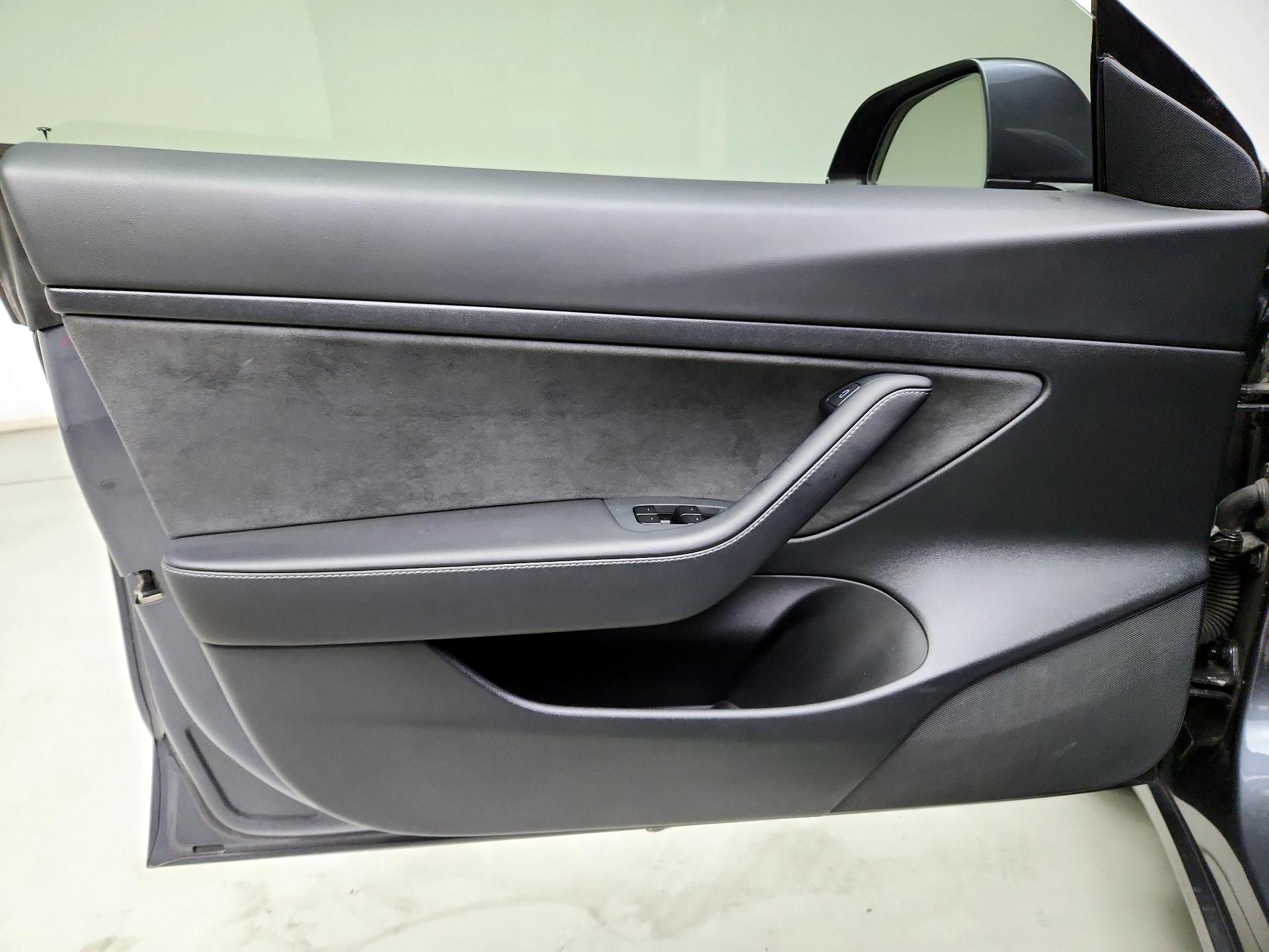 Thumbnail: 2021 Tesla Model 3 - 9