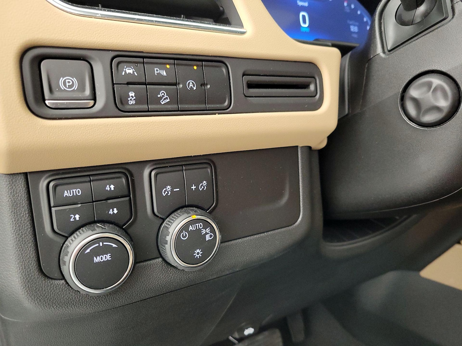 2024 Chevrolet Suburban Premier - Photo 14