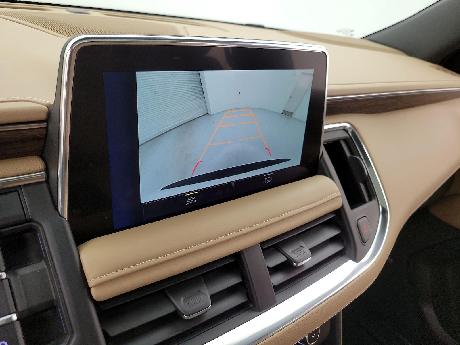 2024 Chevrolet Suburban Premier - Photo 15