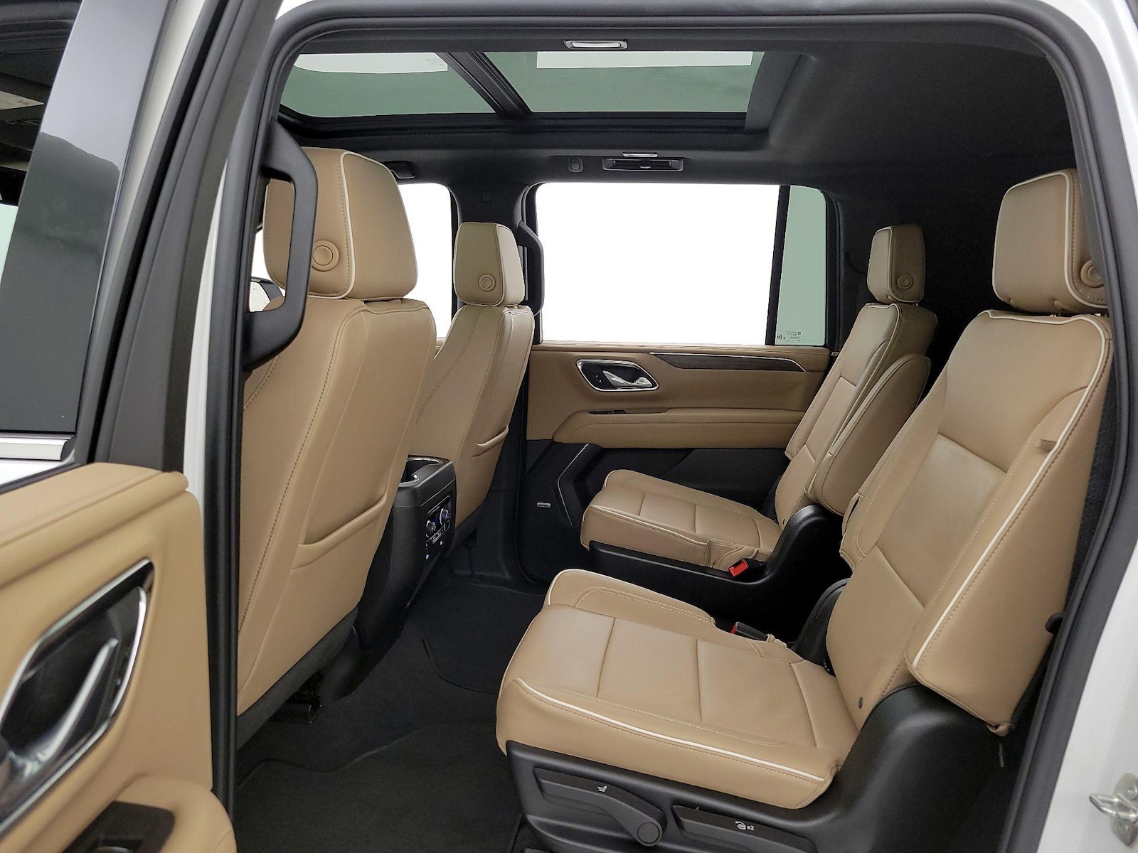 2024 Chevrolet Suburban Premier - Photo 21