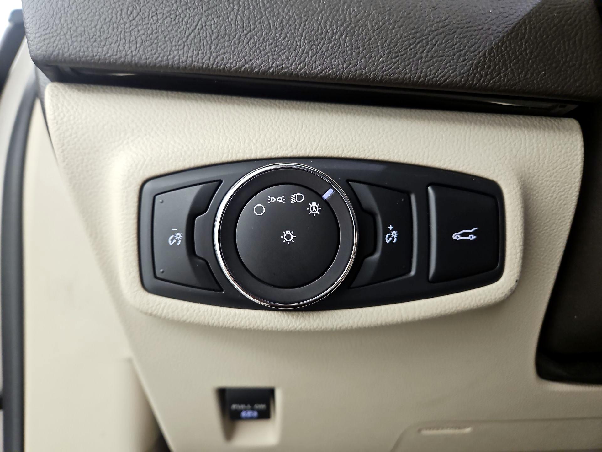 Thumbnail: 2018 Lincoln MKC - 11