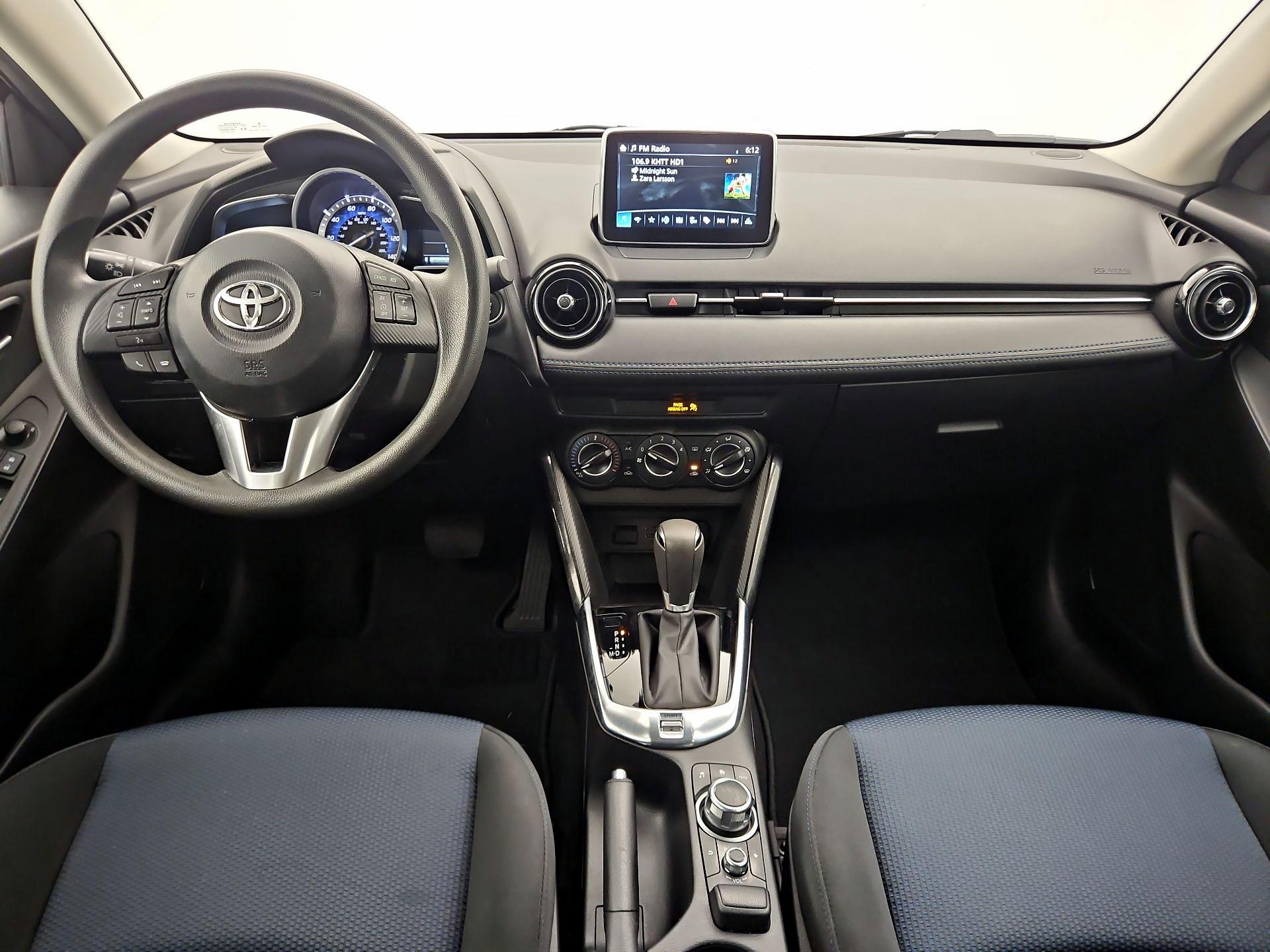 Thumbnail: 2017 Toyota Yaris iA - 9