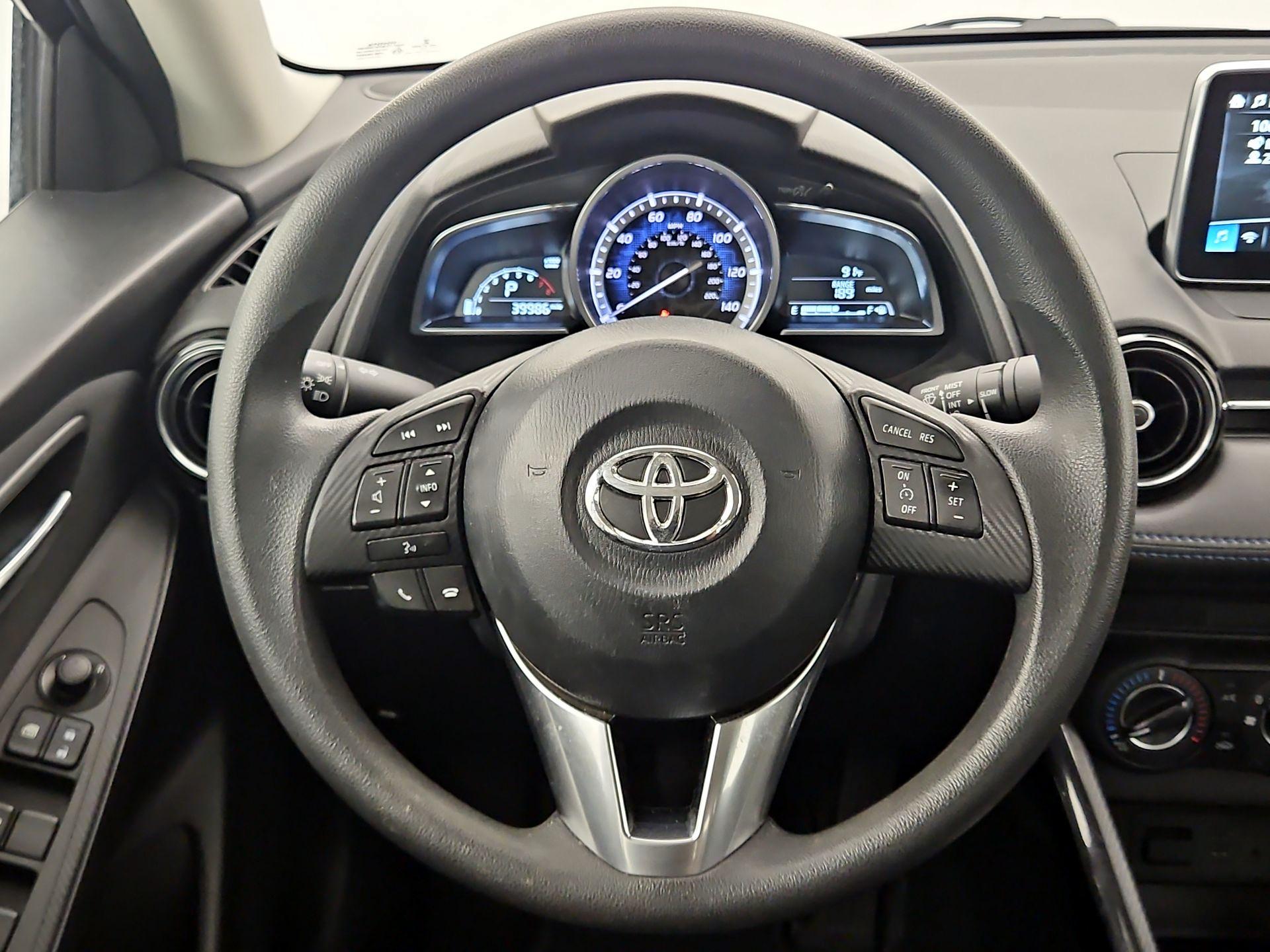 Thumbnail: 2017 Toyota Yaris iA - 10