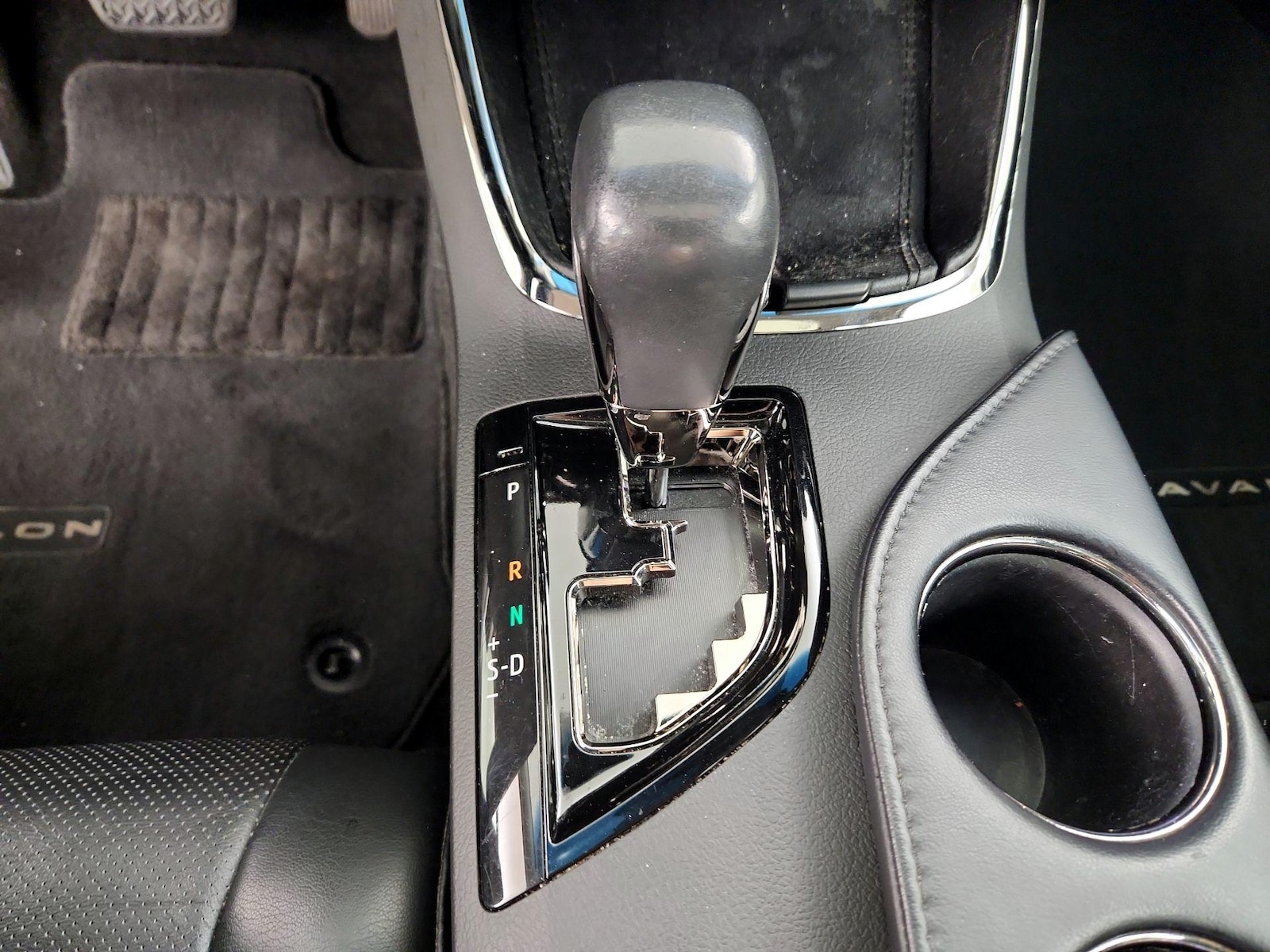 2014 Toyota Avalon Limited - Photo 17