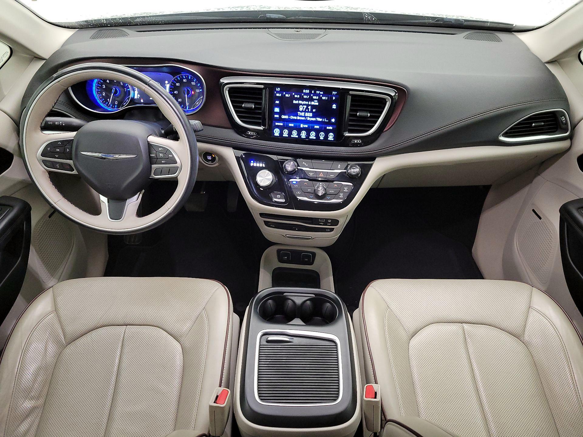 Thumbnail: 2017 Chrysler Pacifica - 9