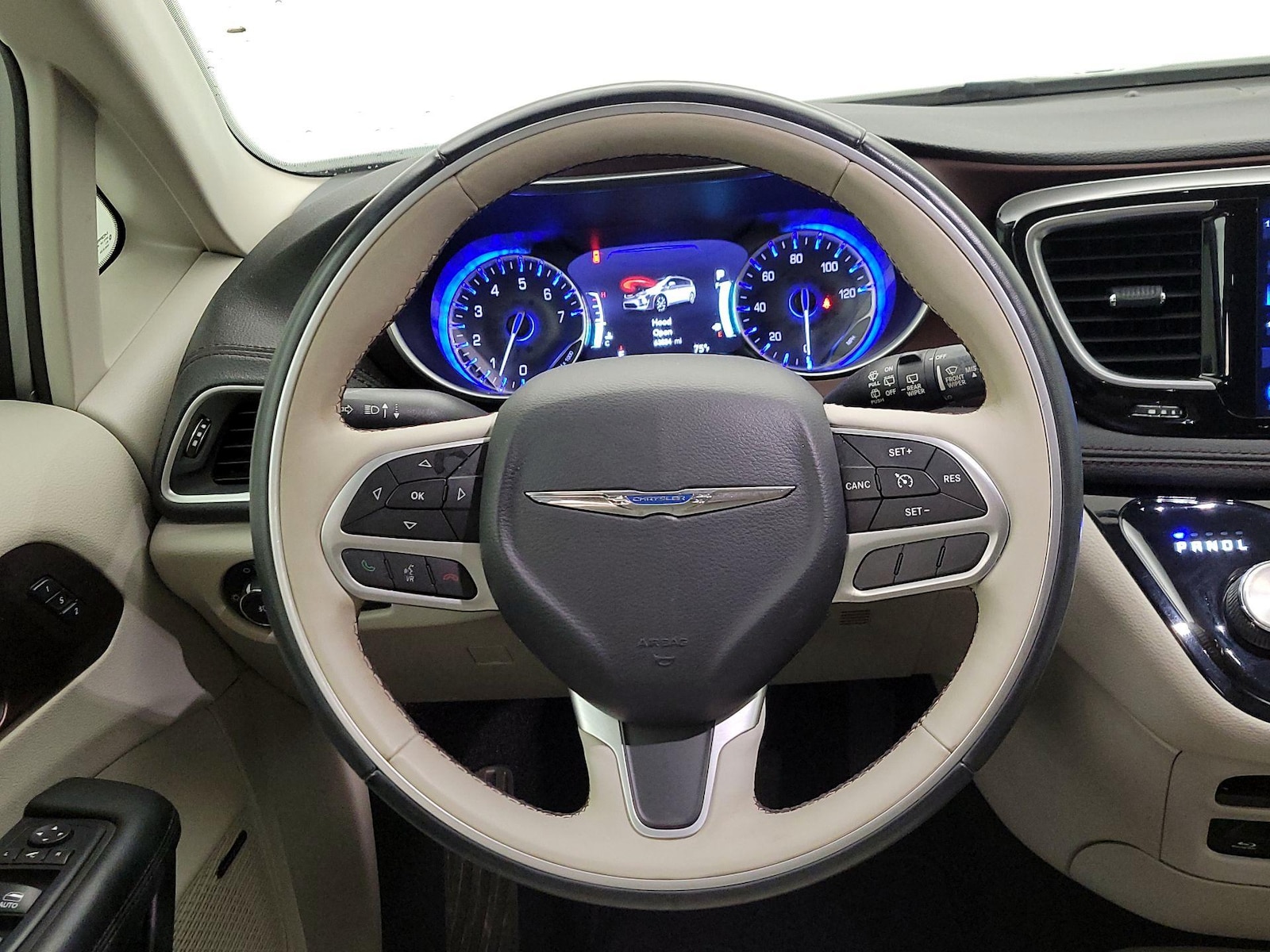 2017 Chrysler Pacifica Limited - Photo 11