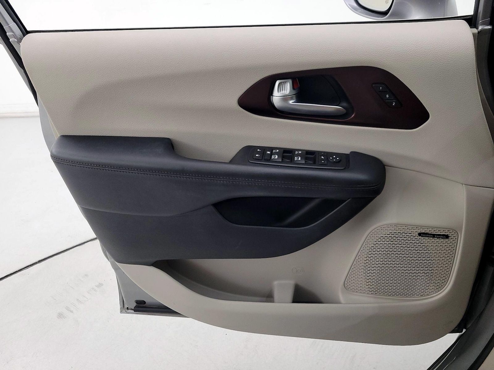 2017 Chrysler Pacifica Limited - Photo 13
