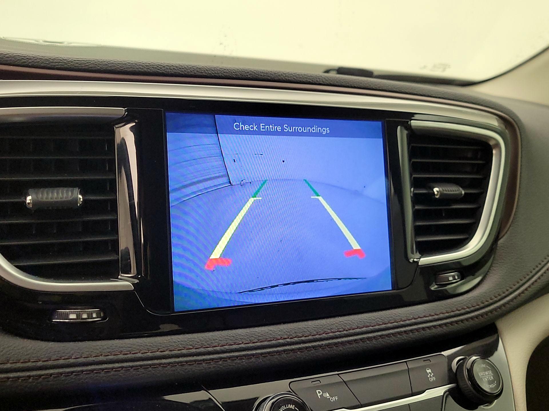 Thumbnail: 2017 Chrysler Pacifica - 15