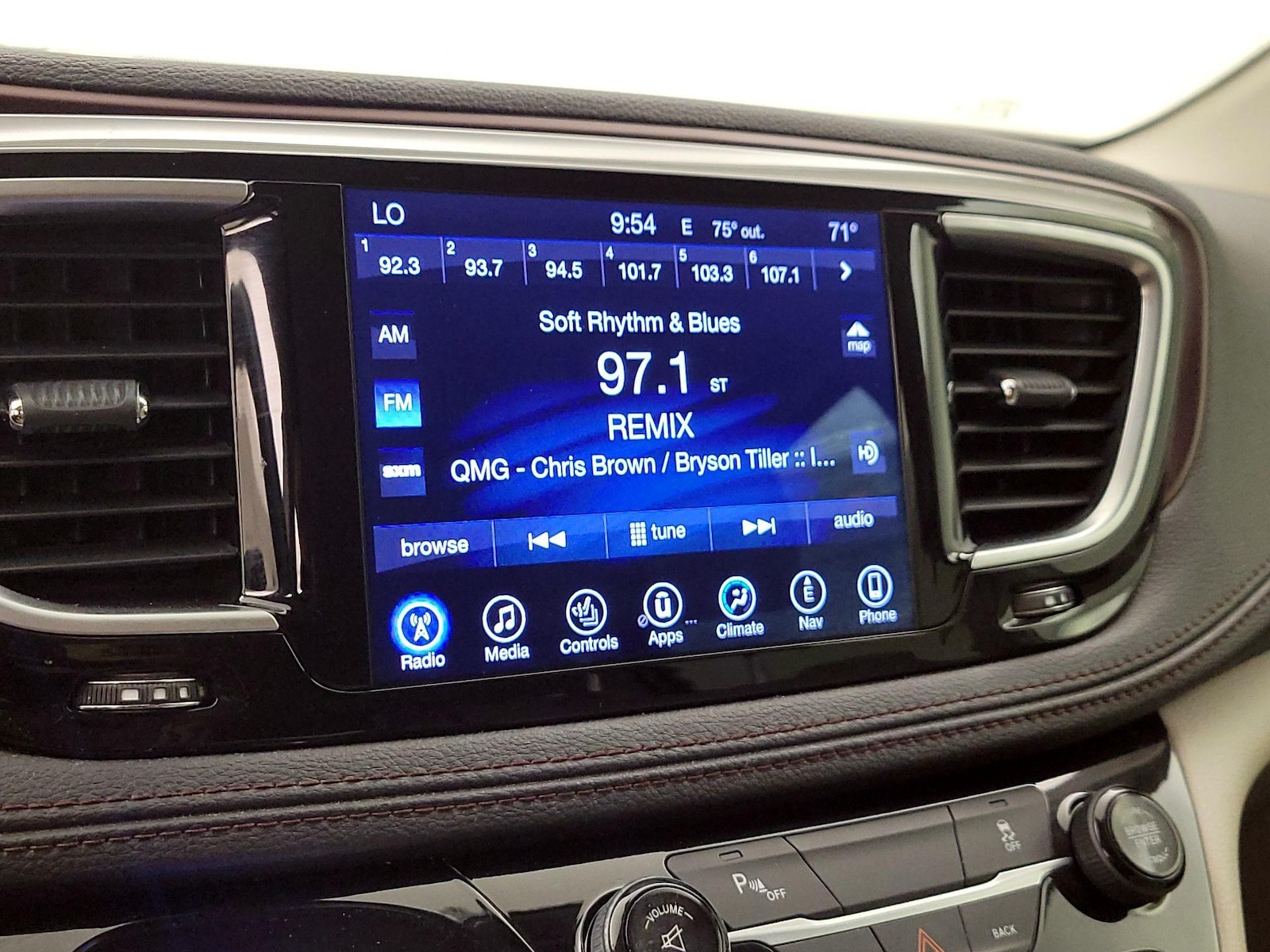 2017 Chrysler Pacifica Limited - Photo 17