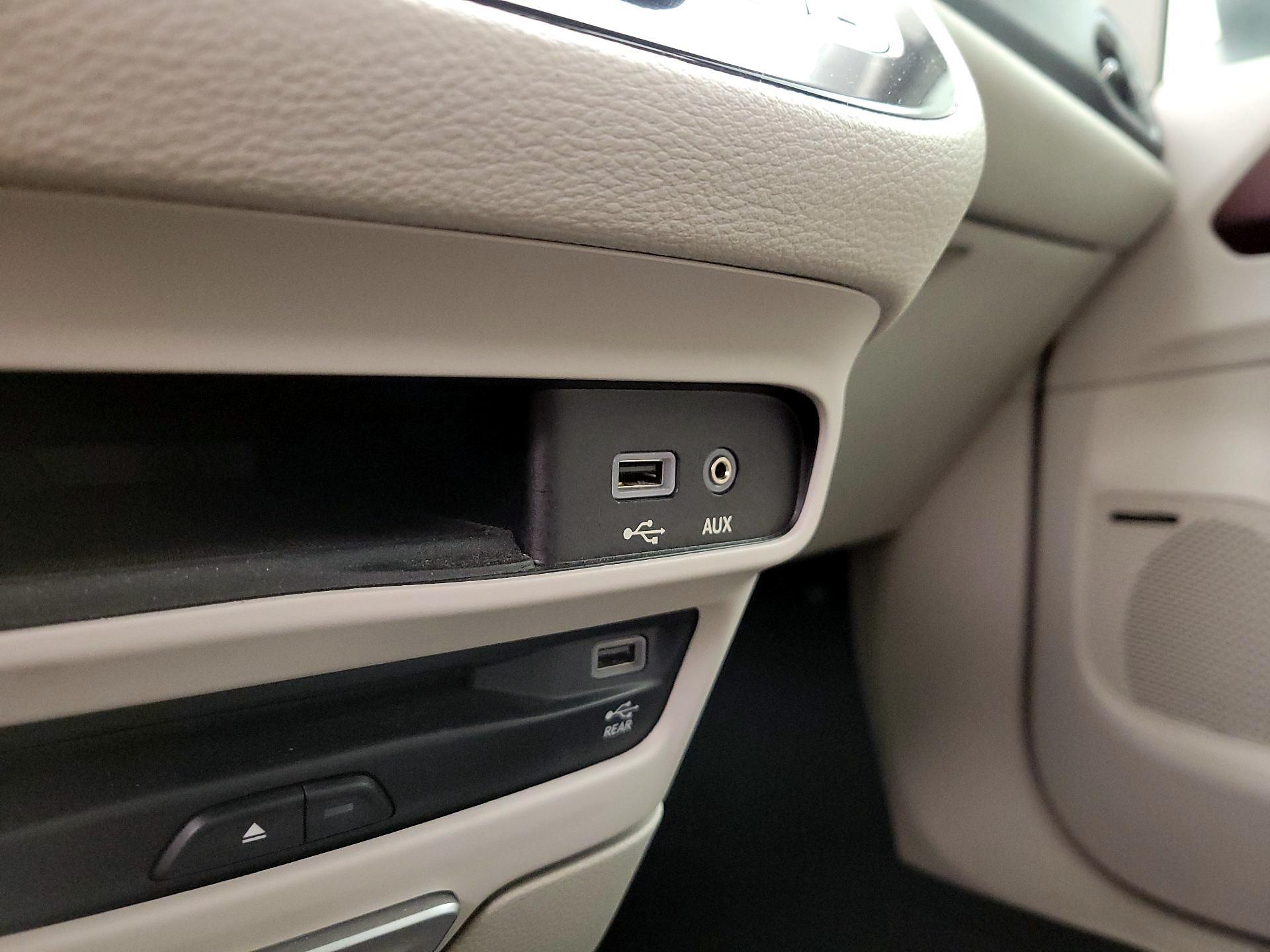 Thumbnail: 2017 Chrysler Pacifica - 19