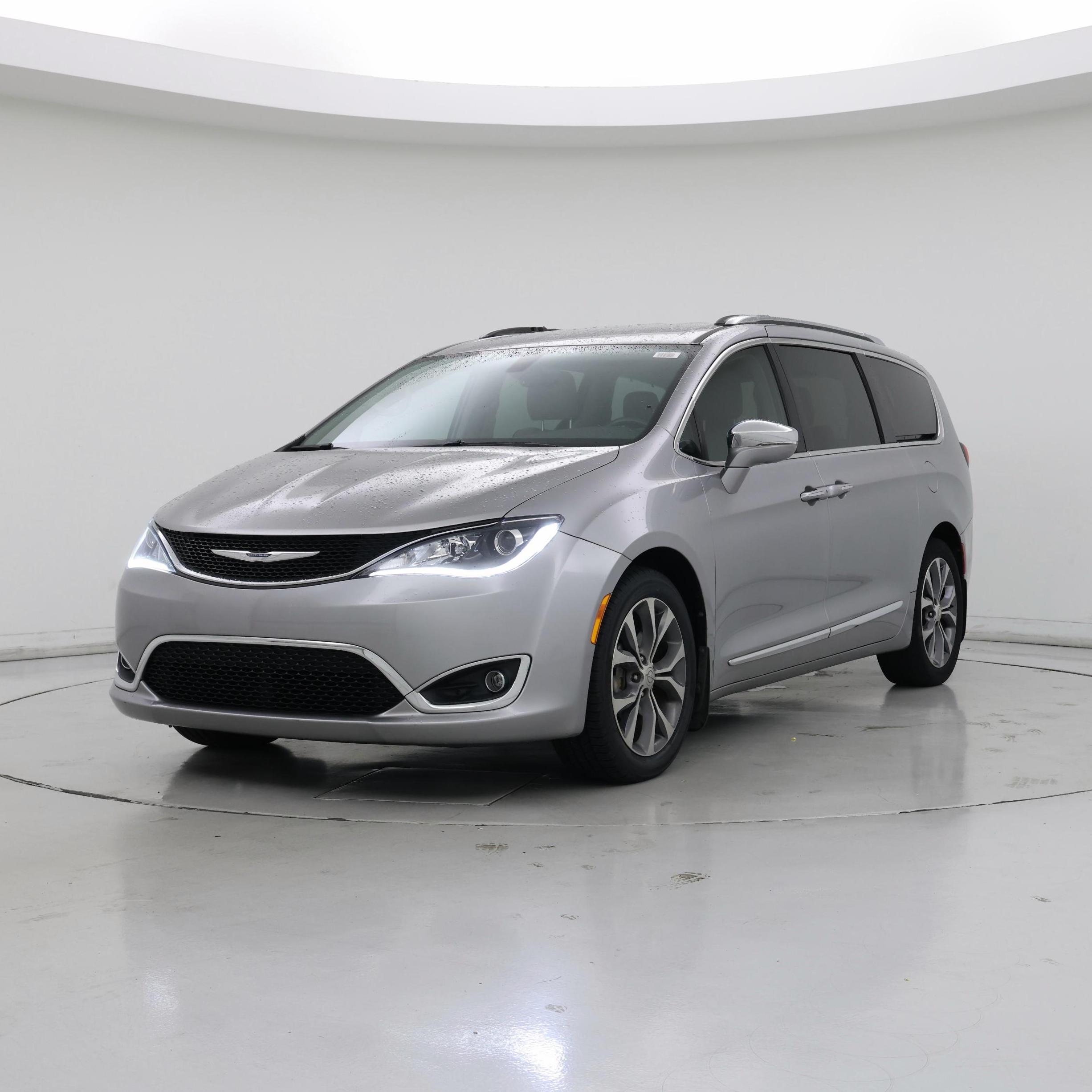 Thumbnail: 2017 Chrysler Pacifica - 4