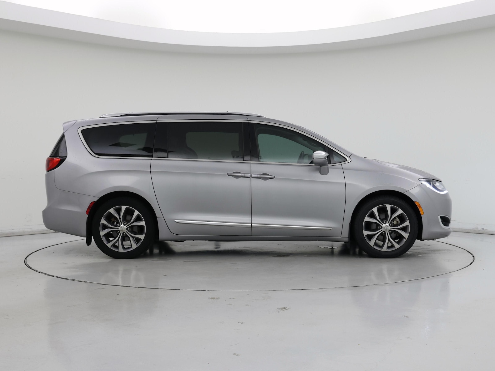 2017 Chrysler Pacifica Limited - Photo 8