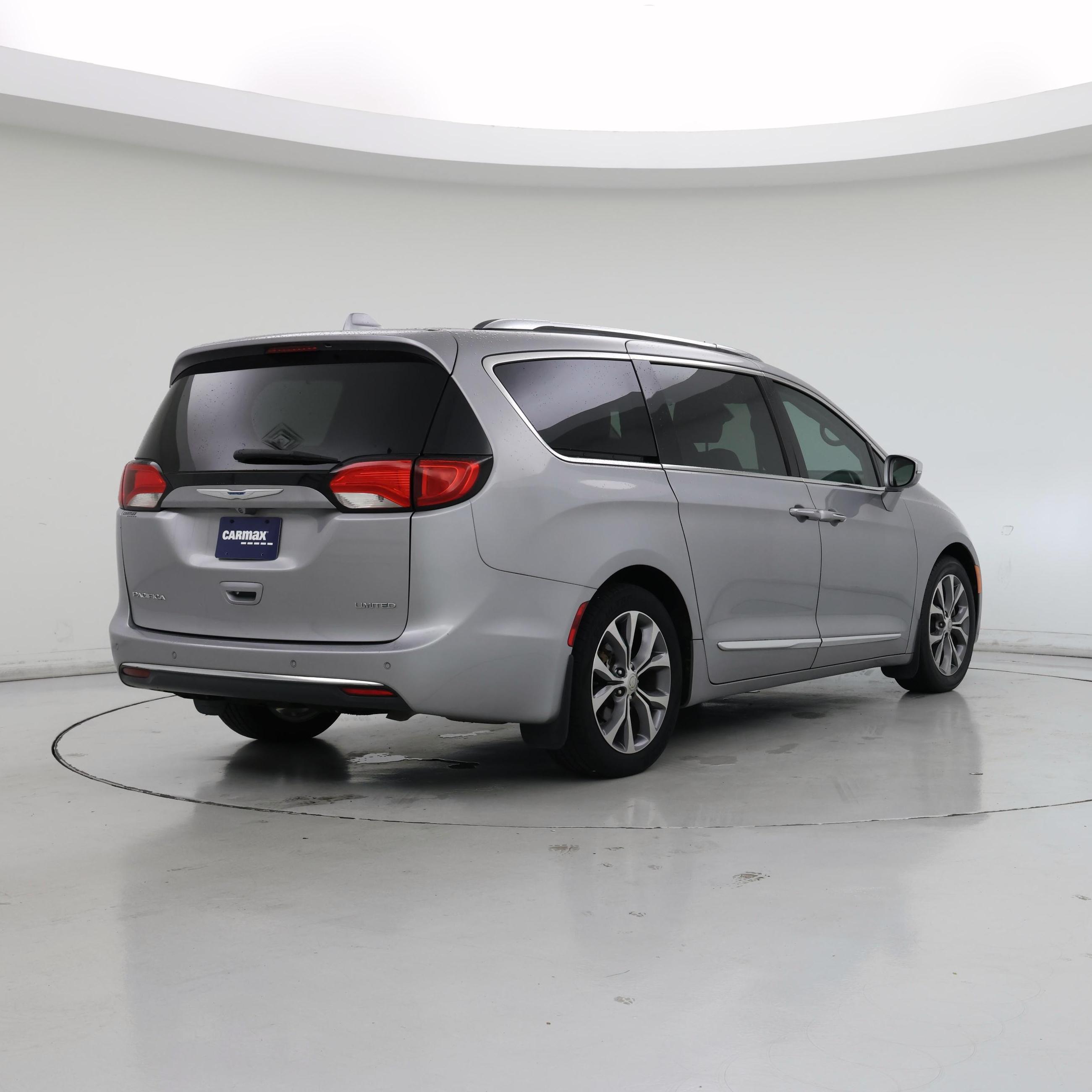 Thumbnail: 2017 Chrysler Pacifica - 8