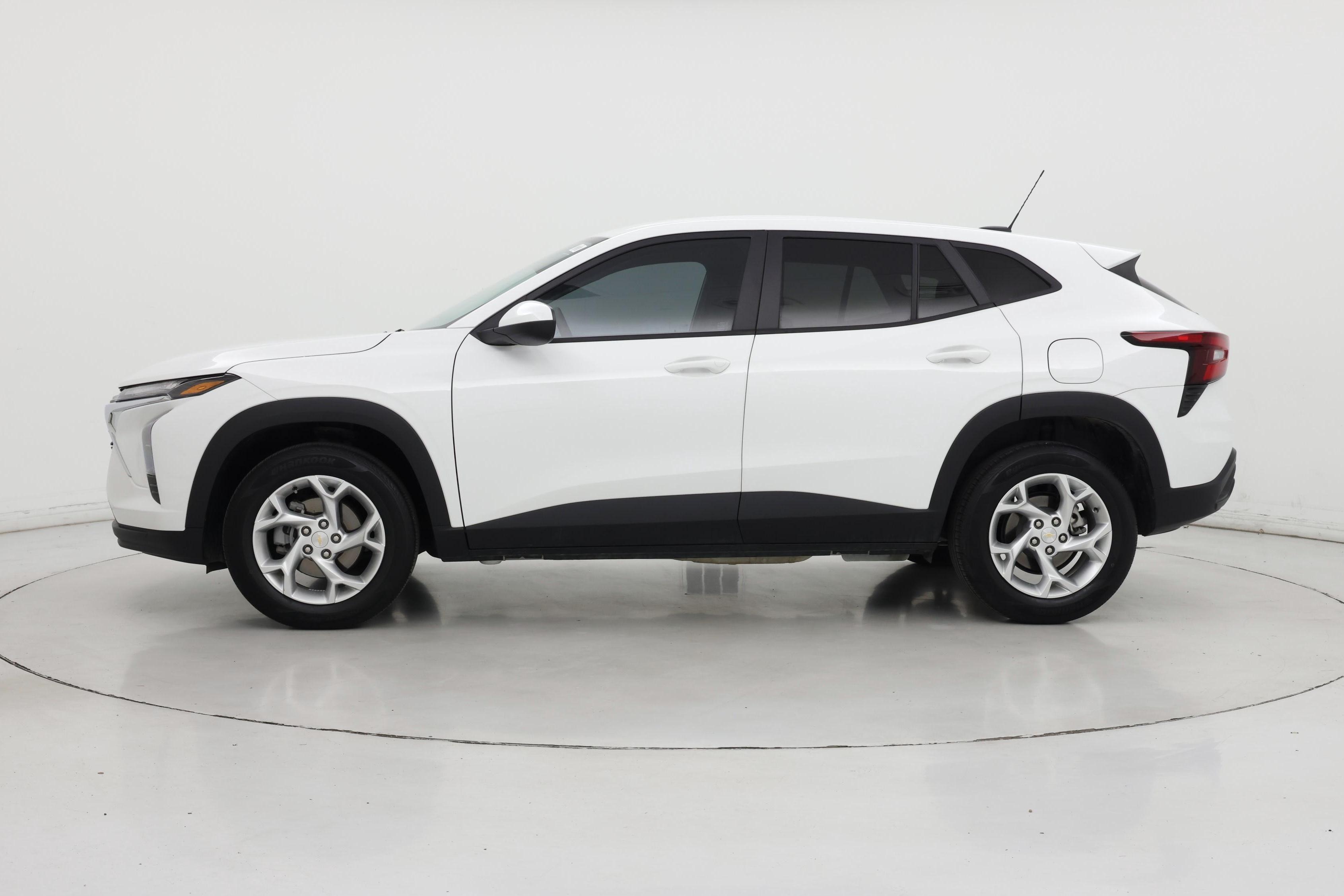 Thumbnail: 2024 Chevrolet Trax - 3