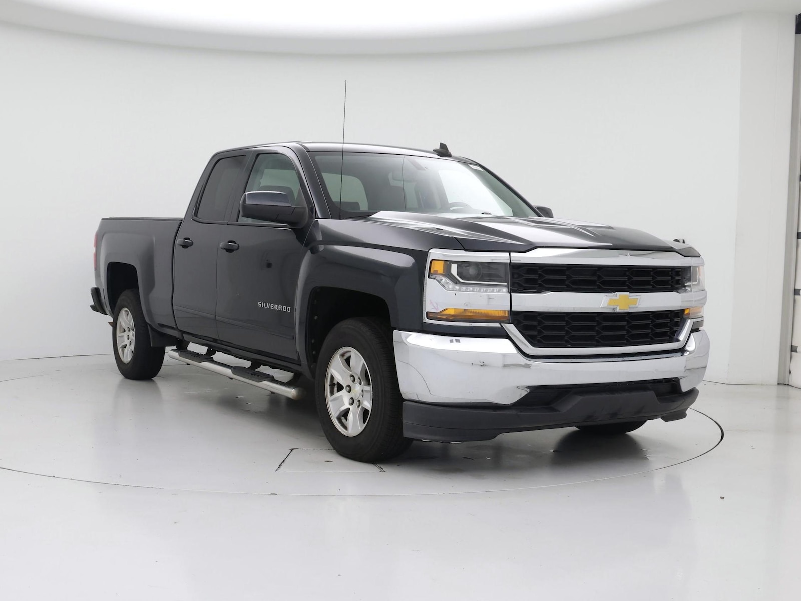 2018 Chevrolet Silverado 1500 LT - Photo 2