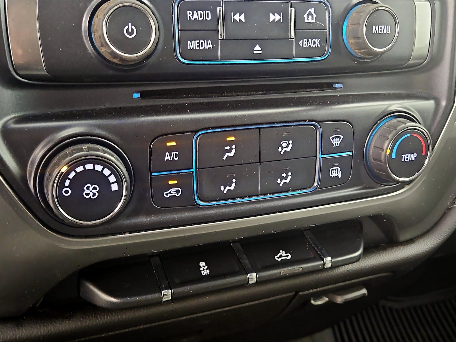 2018 Chevrolet Silverado 1500 LT - Photo 17