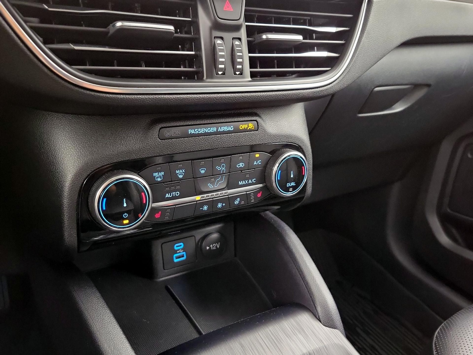 2022 Ford Escape Titanium - Photo 18
