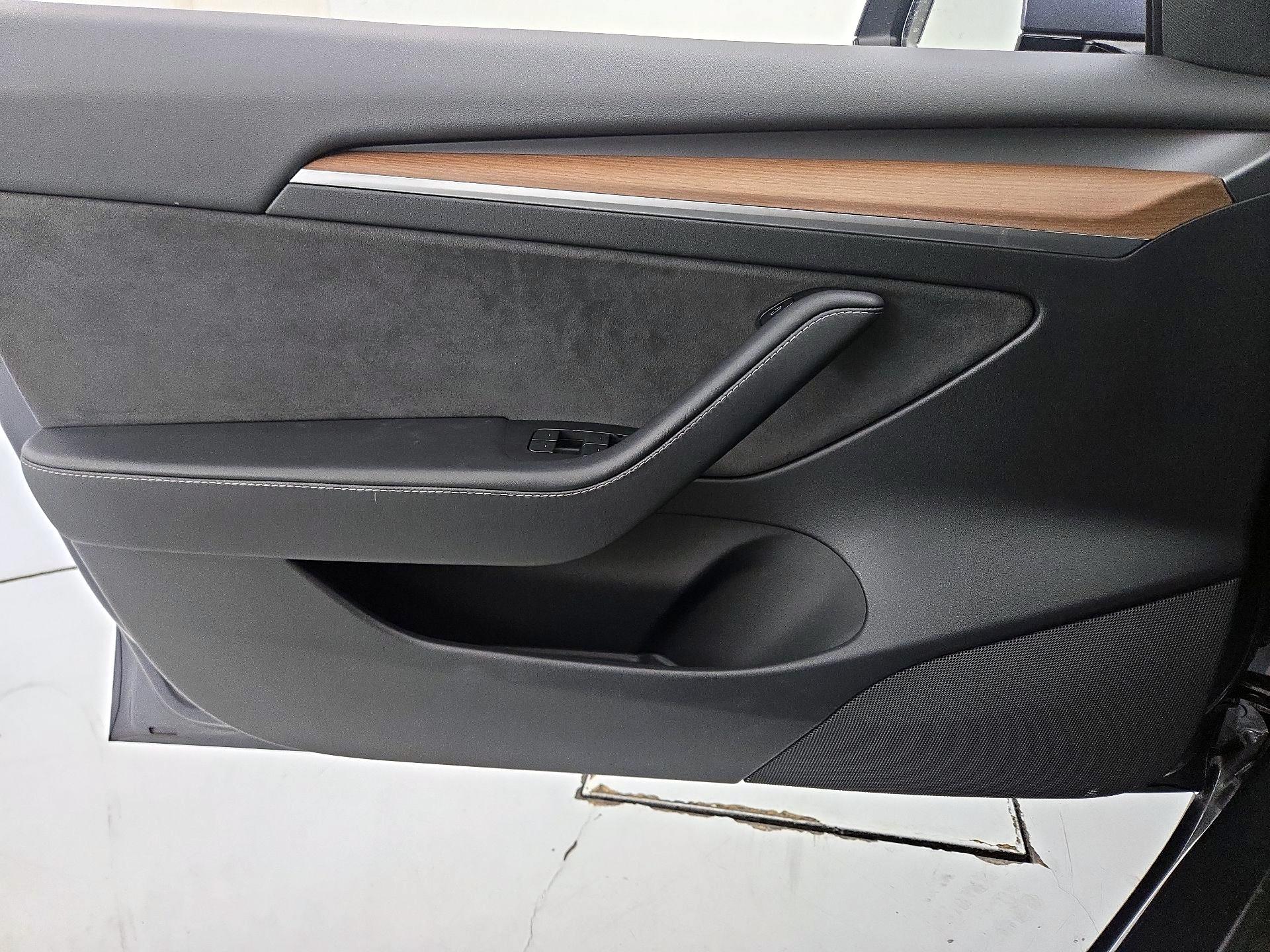 Thumbnail: 2022 Tesla Model 3 - 12