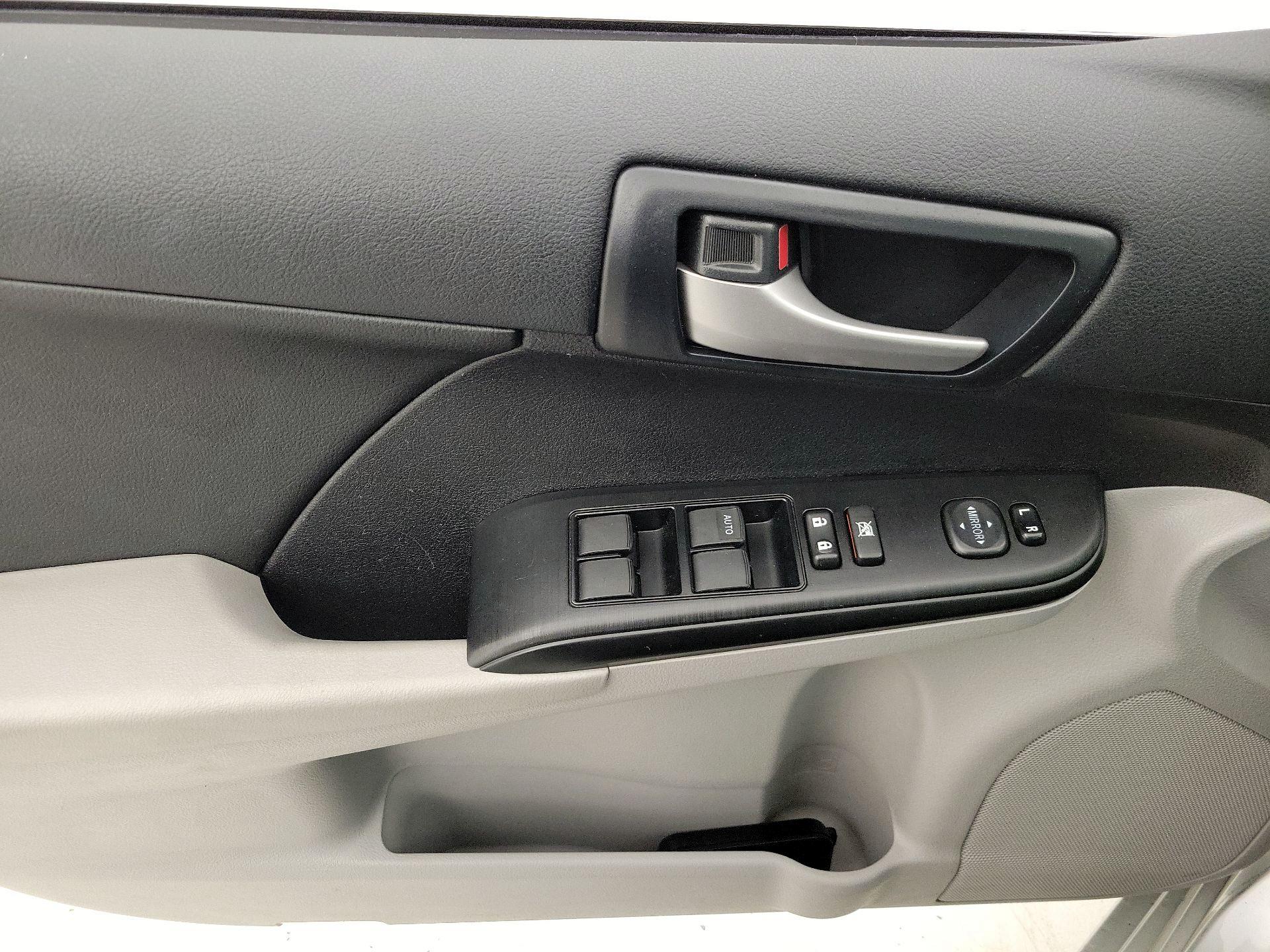 Thumbnail: 2014 Toyota Camry - 12