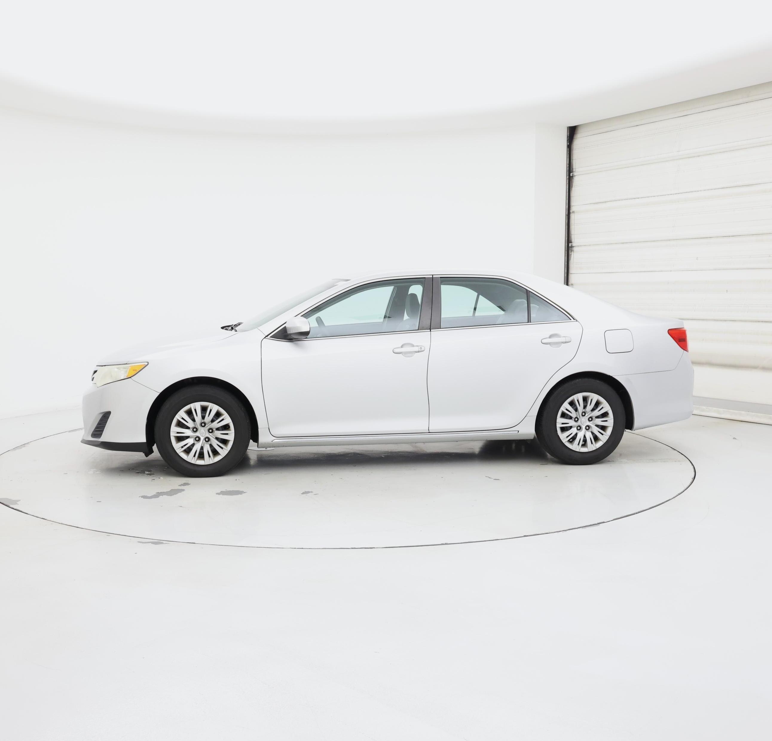 Thumbnail: 2014 Toyota Camry - 3
