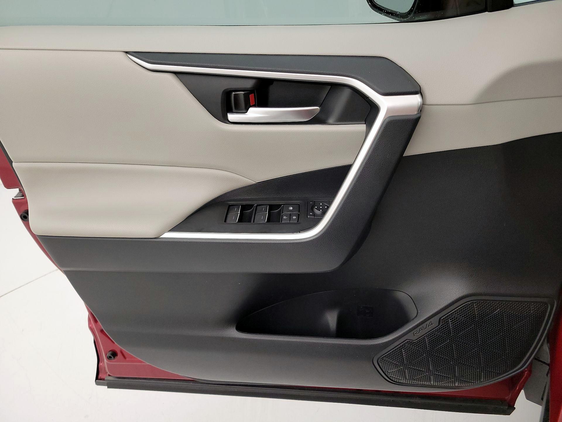 Thumbnail: 2025 Toyota RAV4 - 12