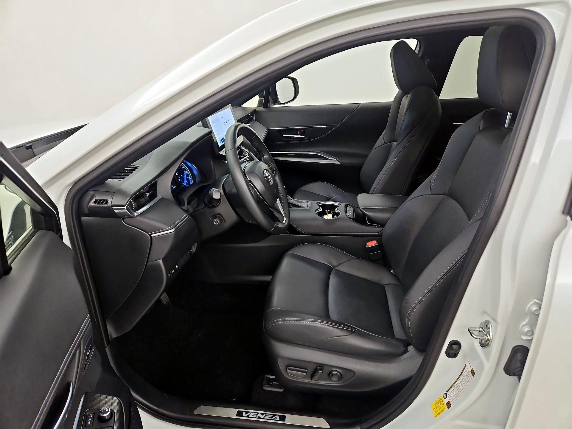 Thumbnail: 2023 Toyota Venza - 11
