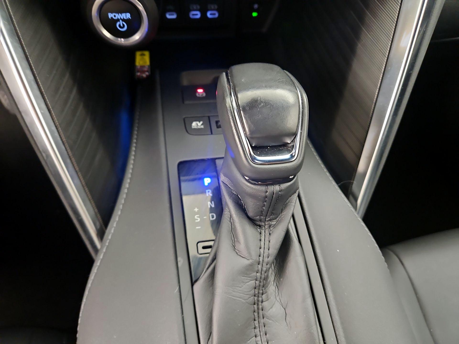 Thumbnail: 2023 Toyota Venza - 17
