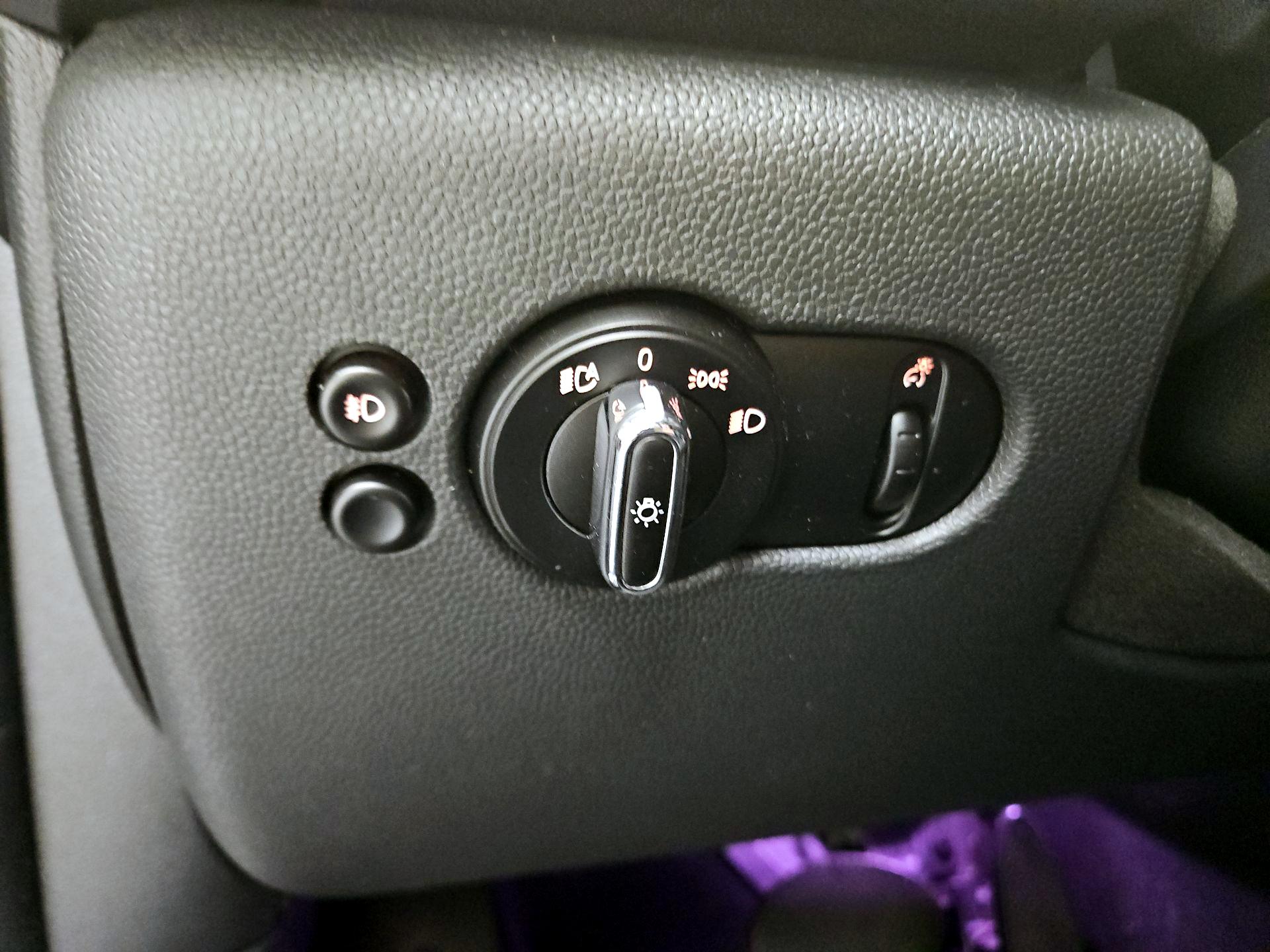Thumbnail: 2015 MINI Cooper Hardtop - 13