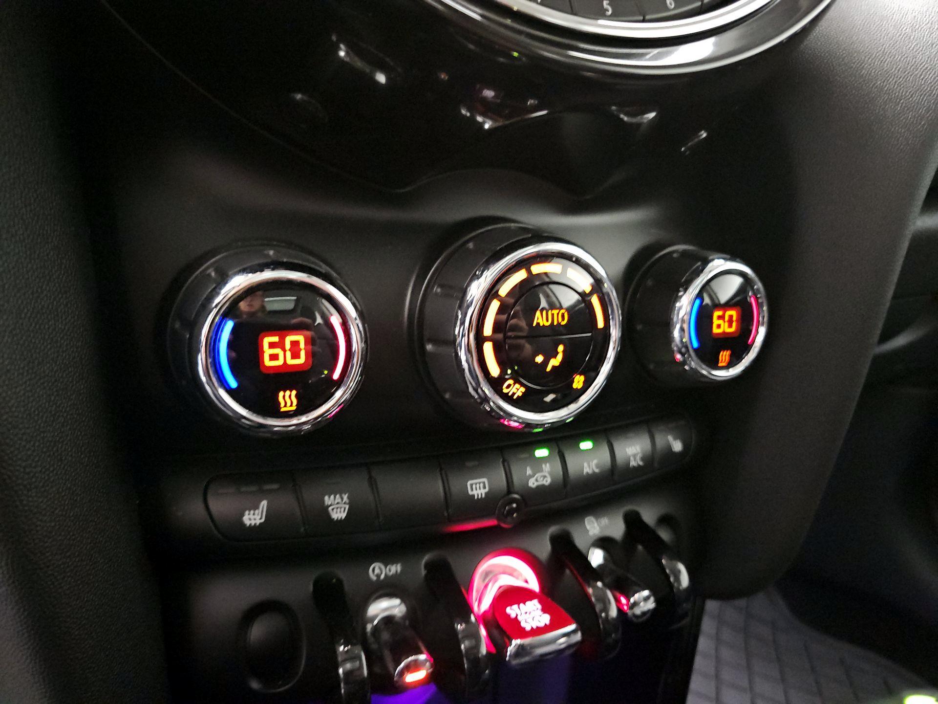 Thumbnail: 2015 MINI Cooper Hardtop - 15